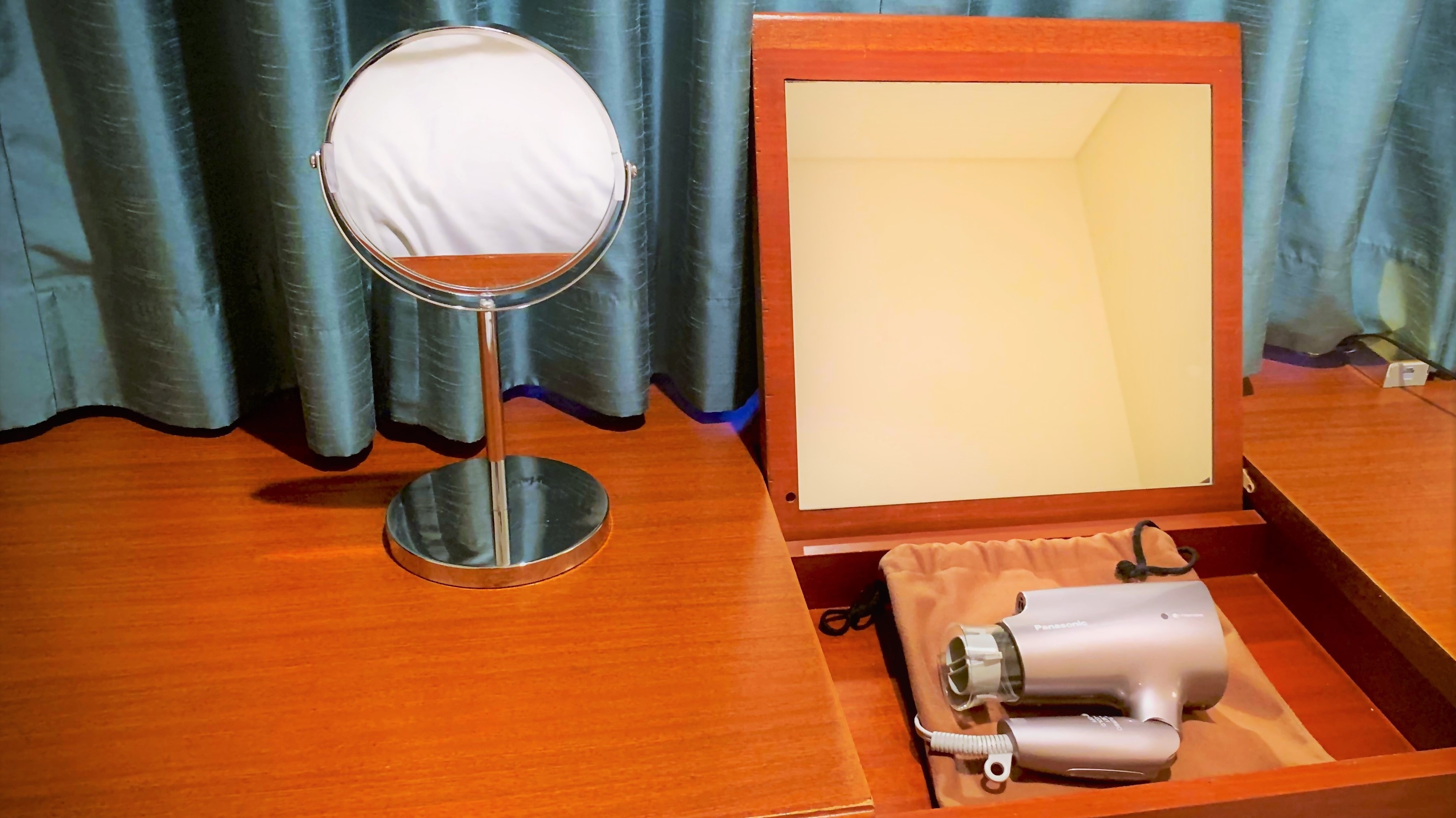 Women's mirrors and hair dryers