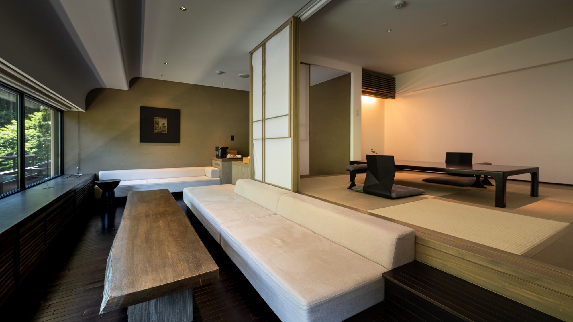 Kashotei Five-star modern Japanese-Western style special room (with indoor hot spring bath). Renovated in October 2020. A spacious corner room.