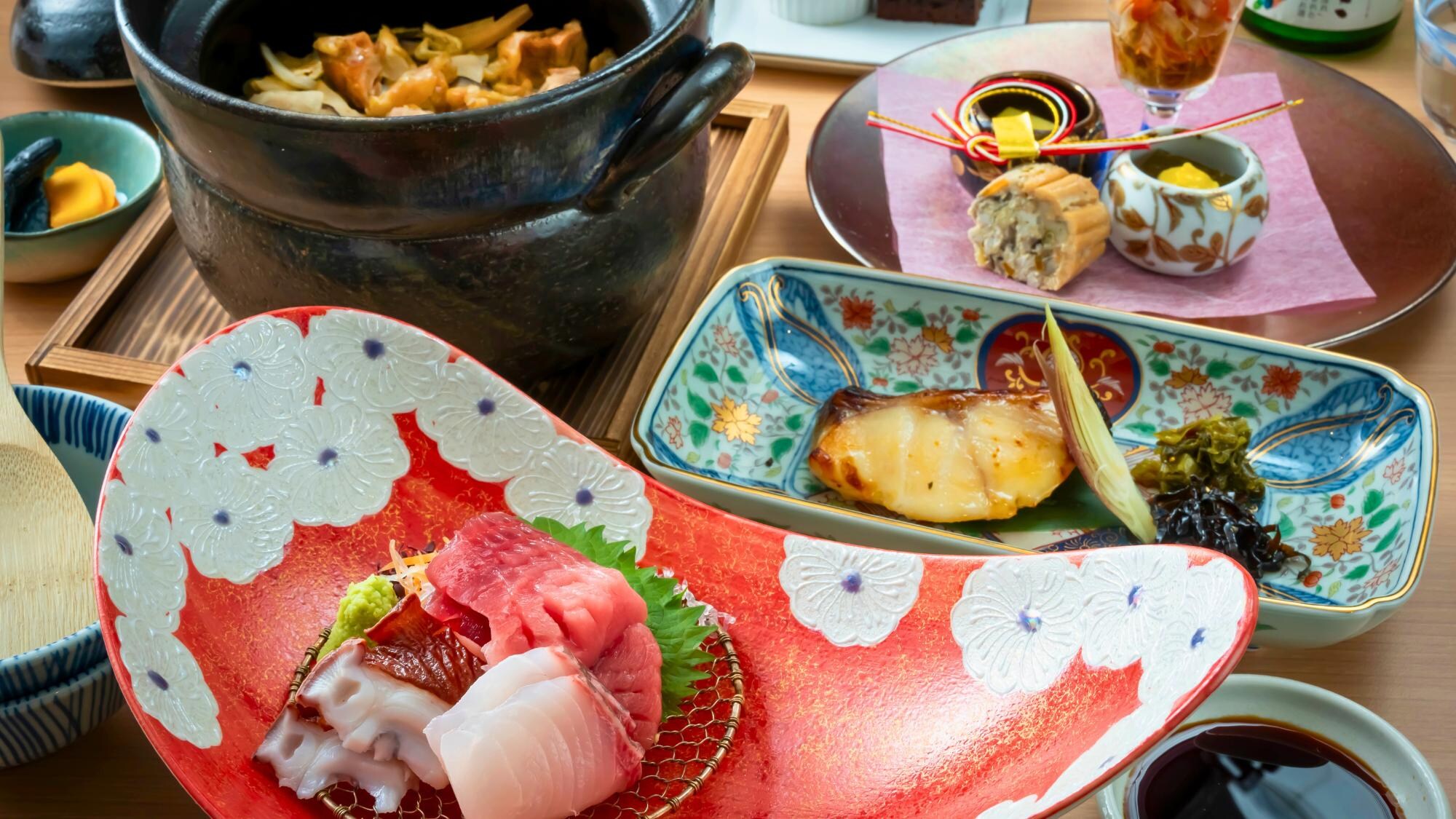 An example of the Saga Kaiseki course. A creative Japanese course meal that makes the most of fresh fish from local waters and seasonal ingredients from Miyagi.