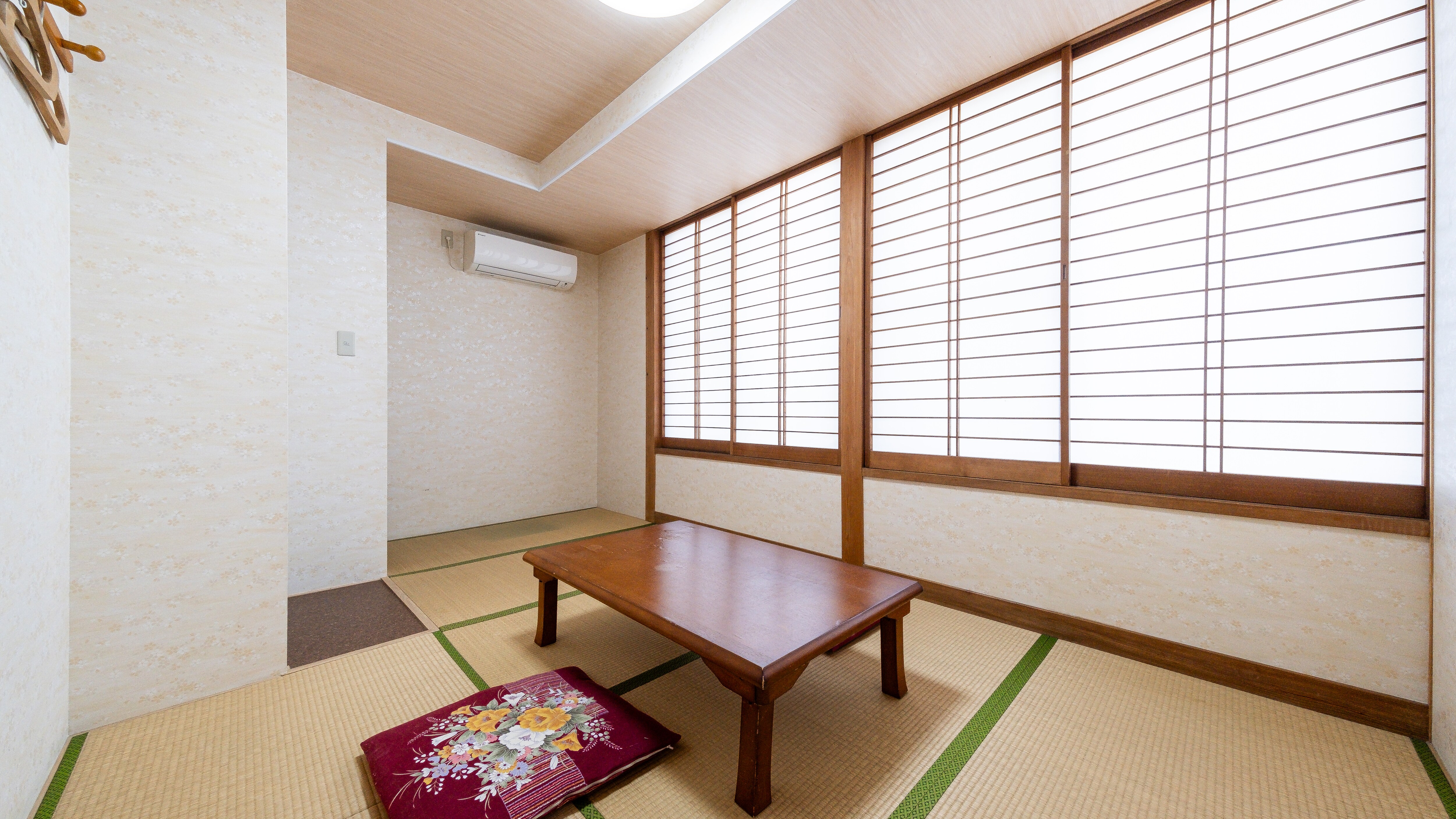 [Non-smoking] Japanese-style compact room for 1-2 people
