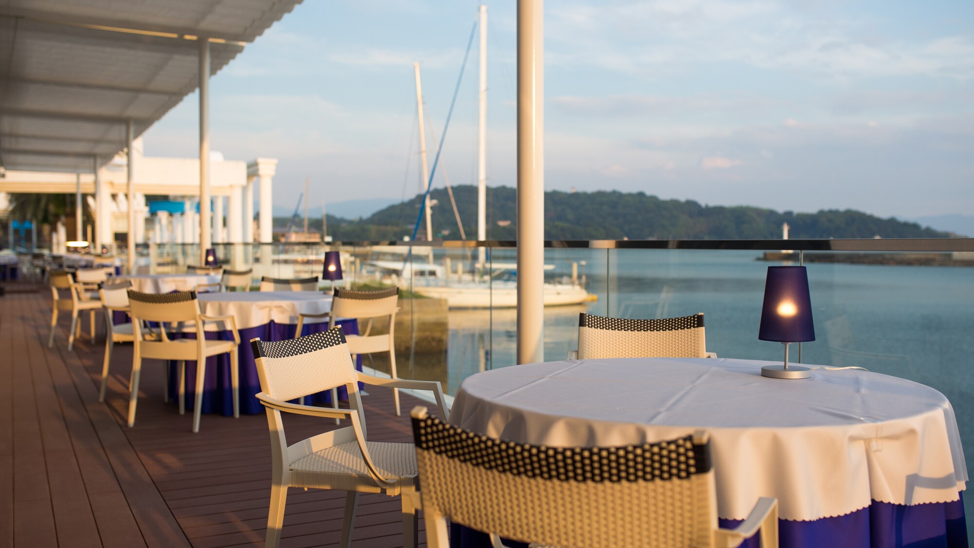 ★Terrace seats overlooking the sea★