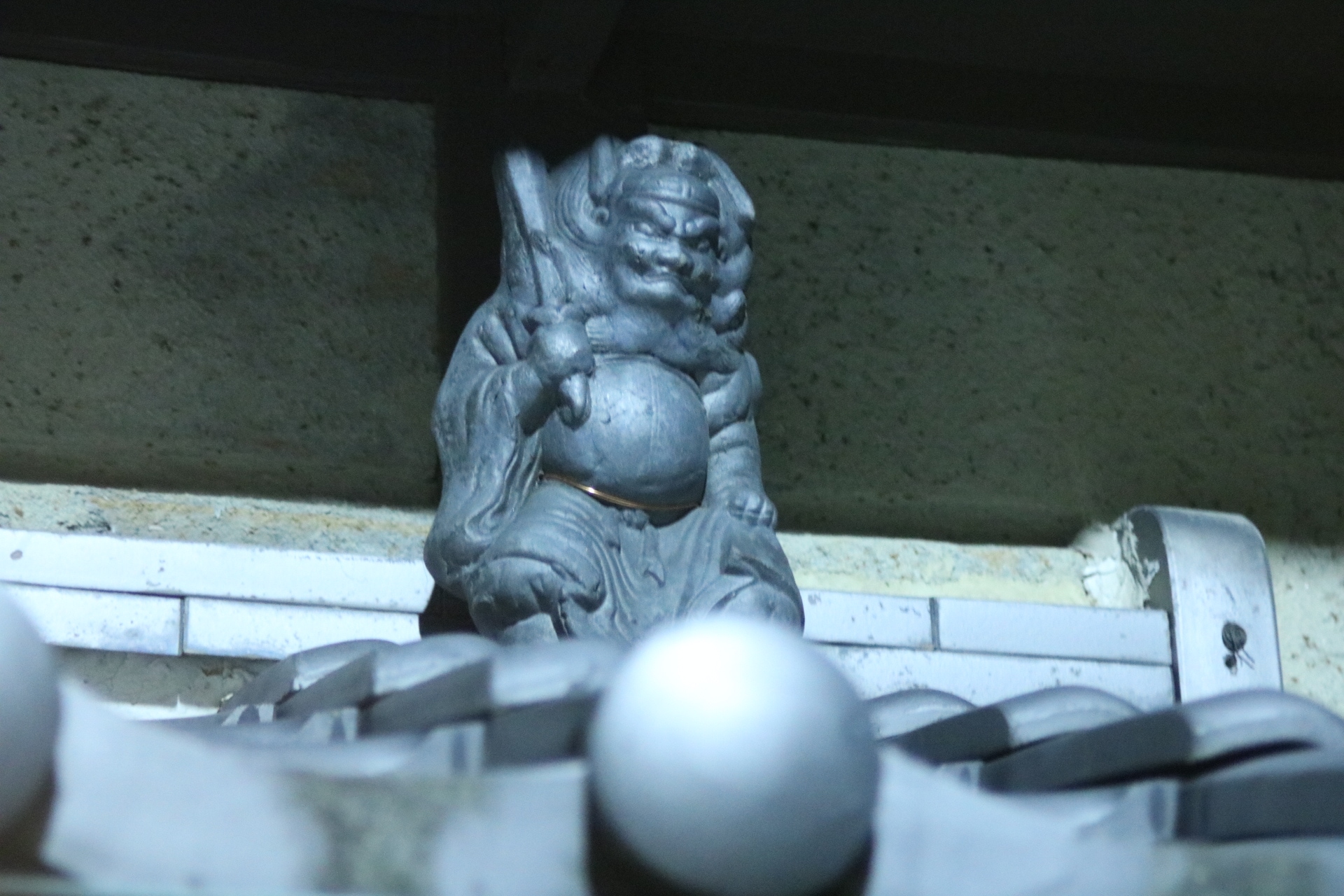 Zhong Kui on the entrance roof