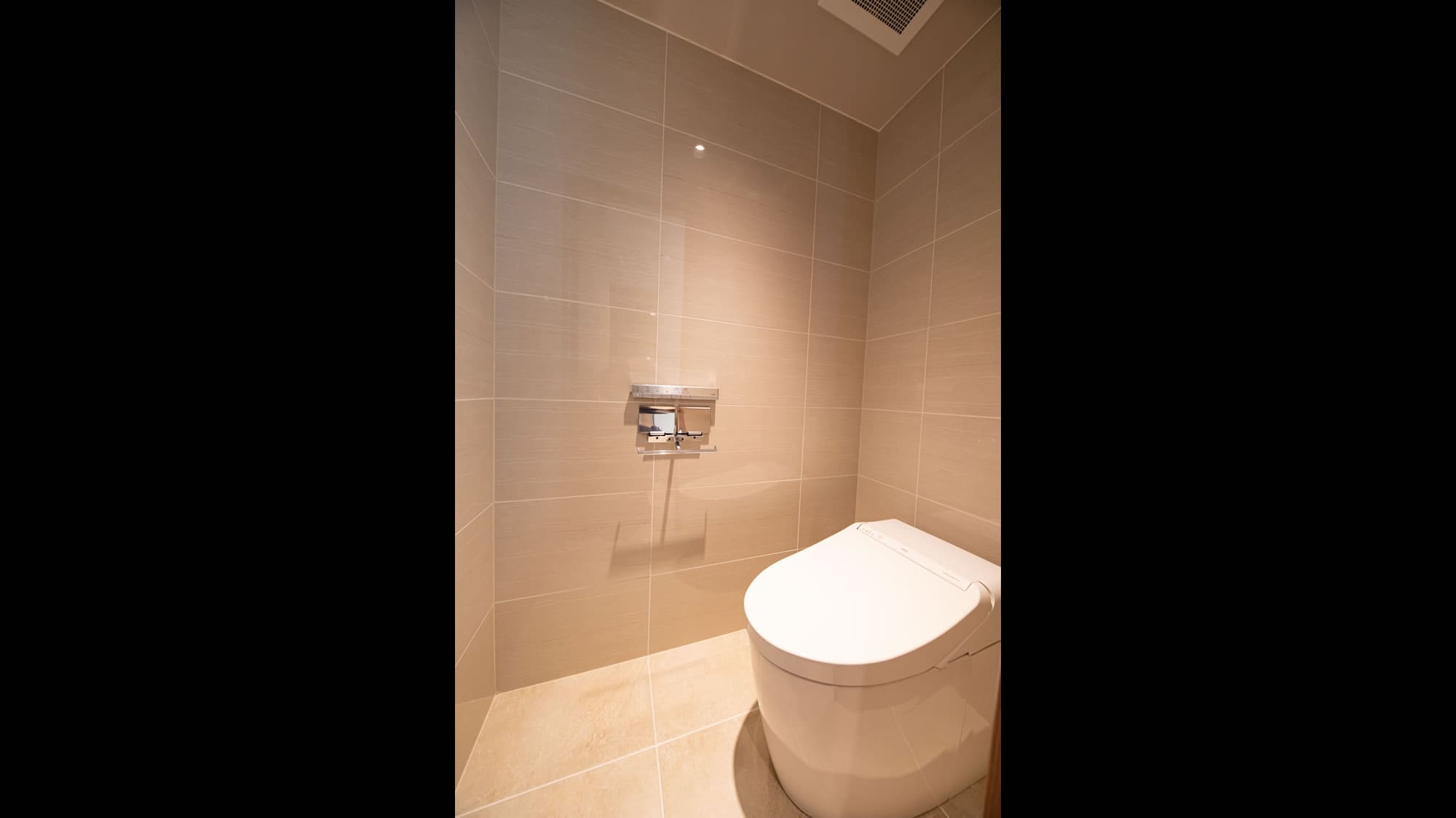 Hollywood Twin Bathroom
