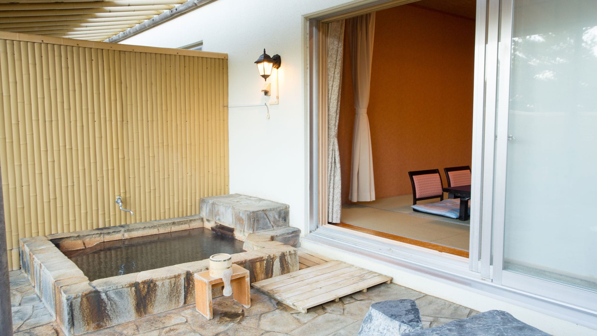 Kamar bergaya Jepang dengan pemandian terbuka, direkomendasikan untuk wisata keluarga!
