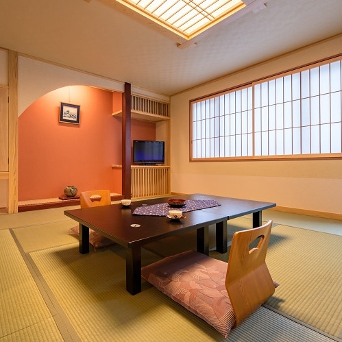 12-tatami mat Japanese-style room with veranda overlooking the courtyard