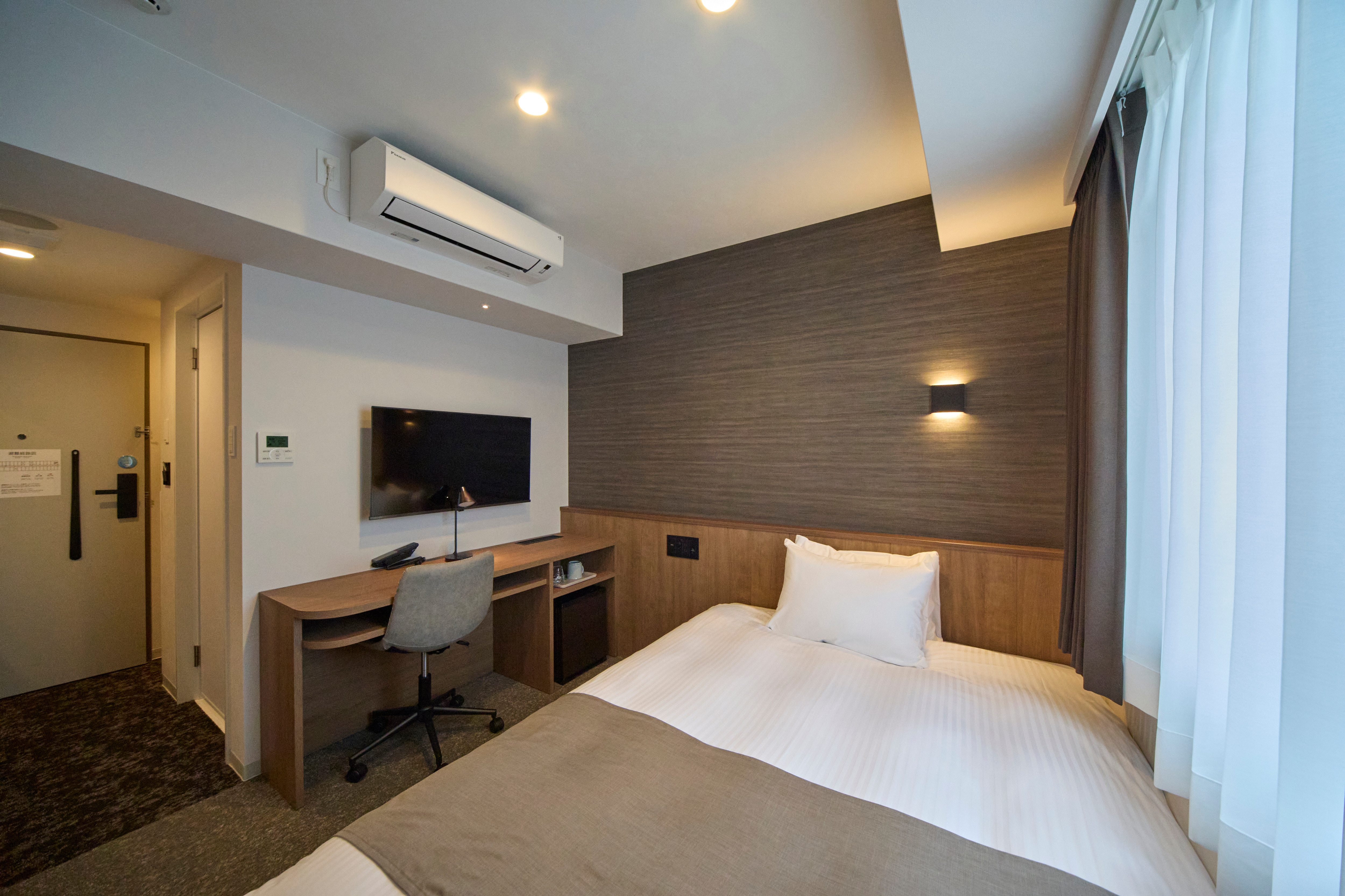 Non-smoking Double Room | 13m² | Simmons bed width 140cm