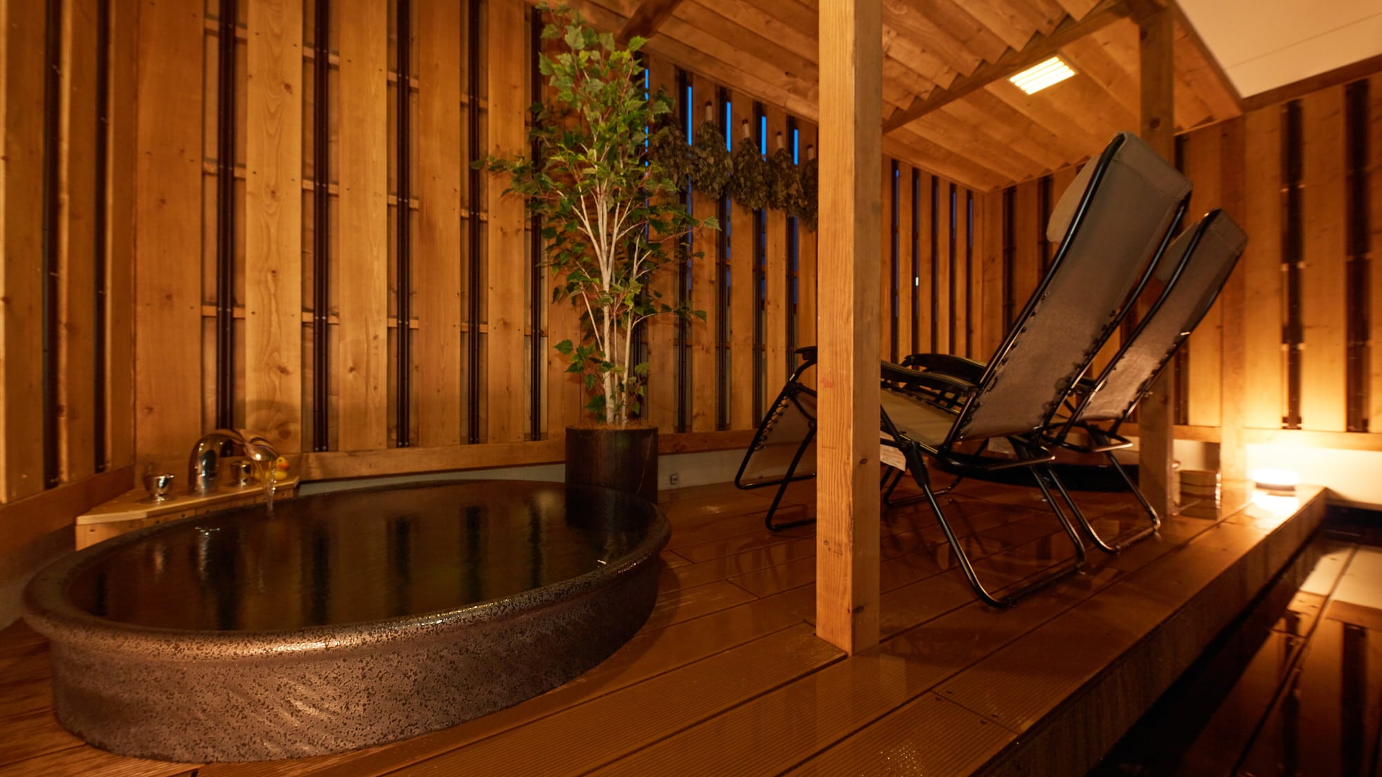 [Sauna Premium Room] Open-air bath