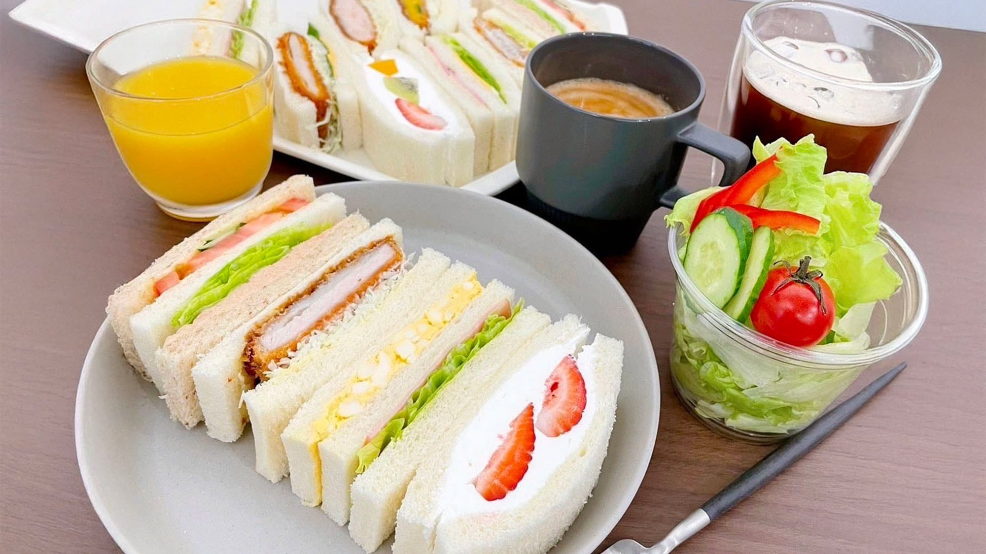 บุฟเฟ่ต์อาหารเช้าให้บริการโดยร้านเฉพาะทางแซนด์วิช Picoli *เพื่อวัตถุประสงค์ในการประกอบภาพเท่านั้น