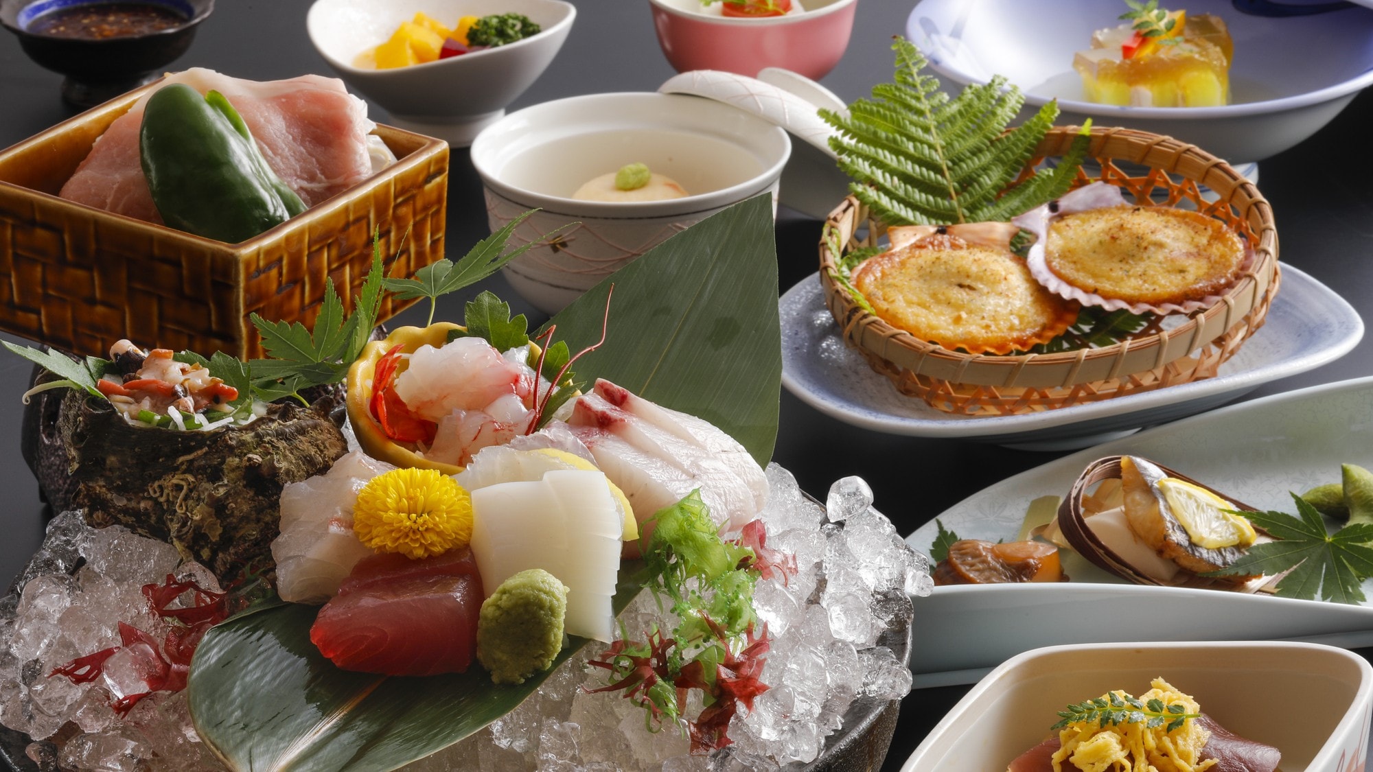 Một loạt các món sashimi sang trọng