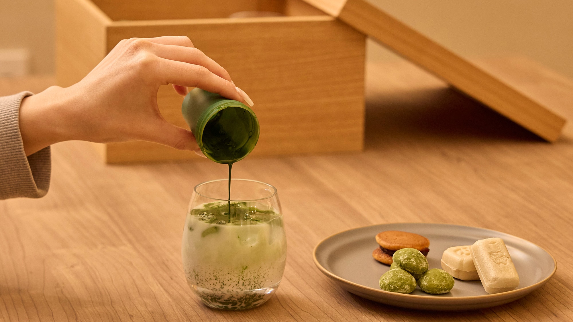 [Cảnh] Lắc và tự pha chế matcha!