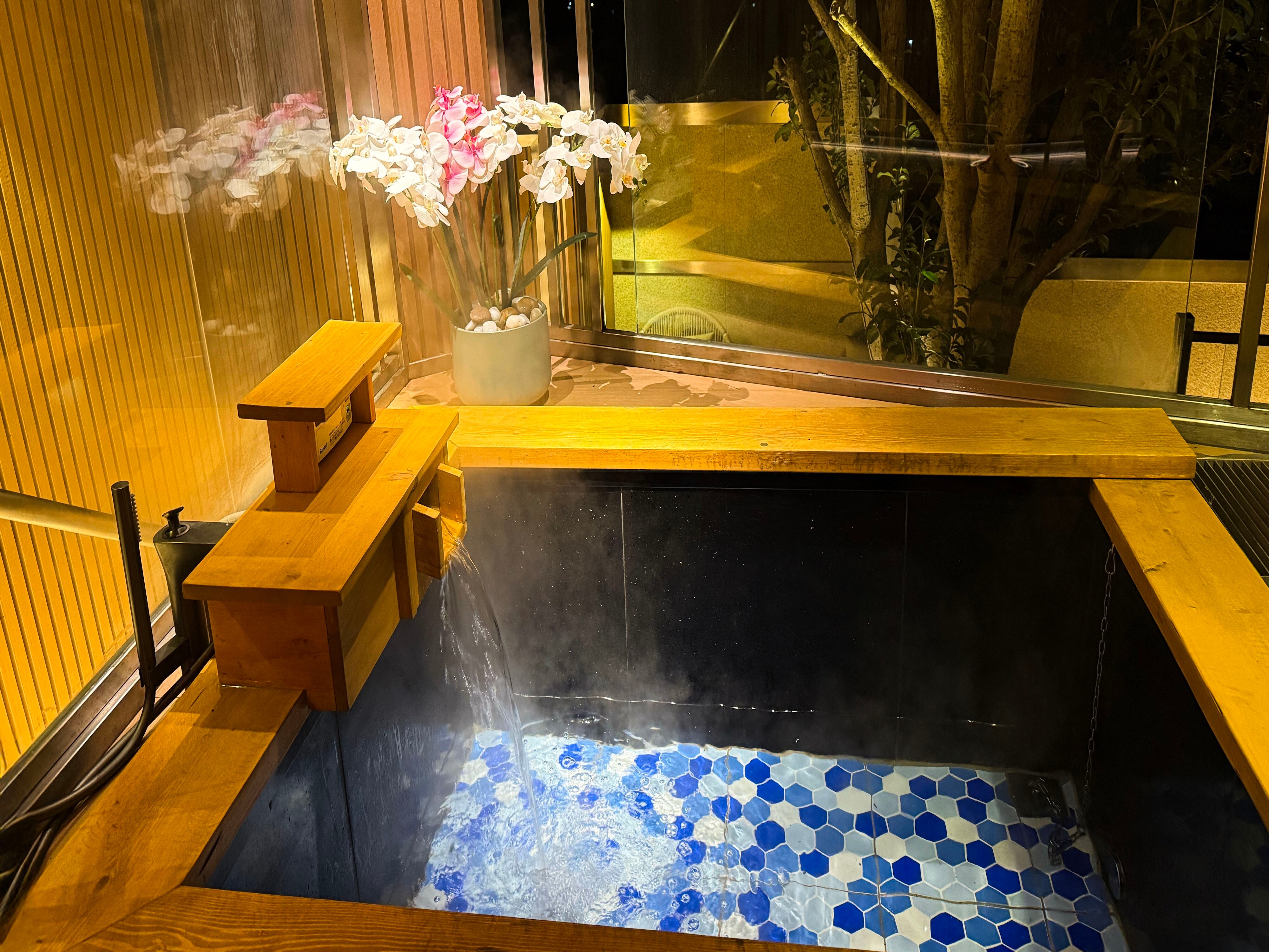 ・【客房內的私人花園】在您的私人花園中享受沐浴