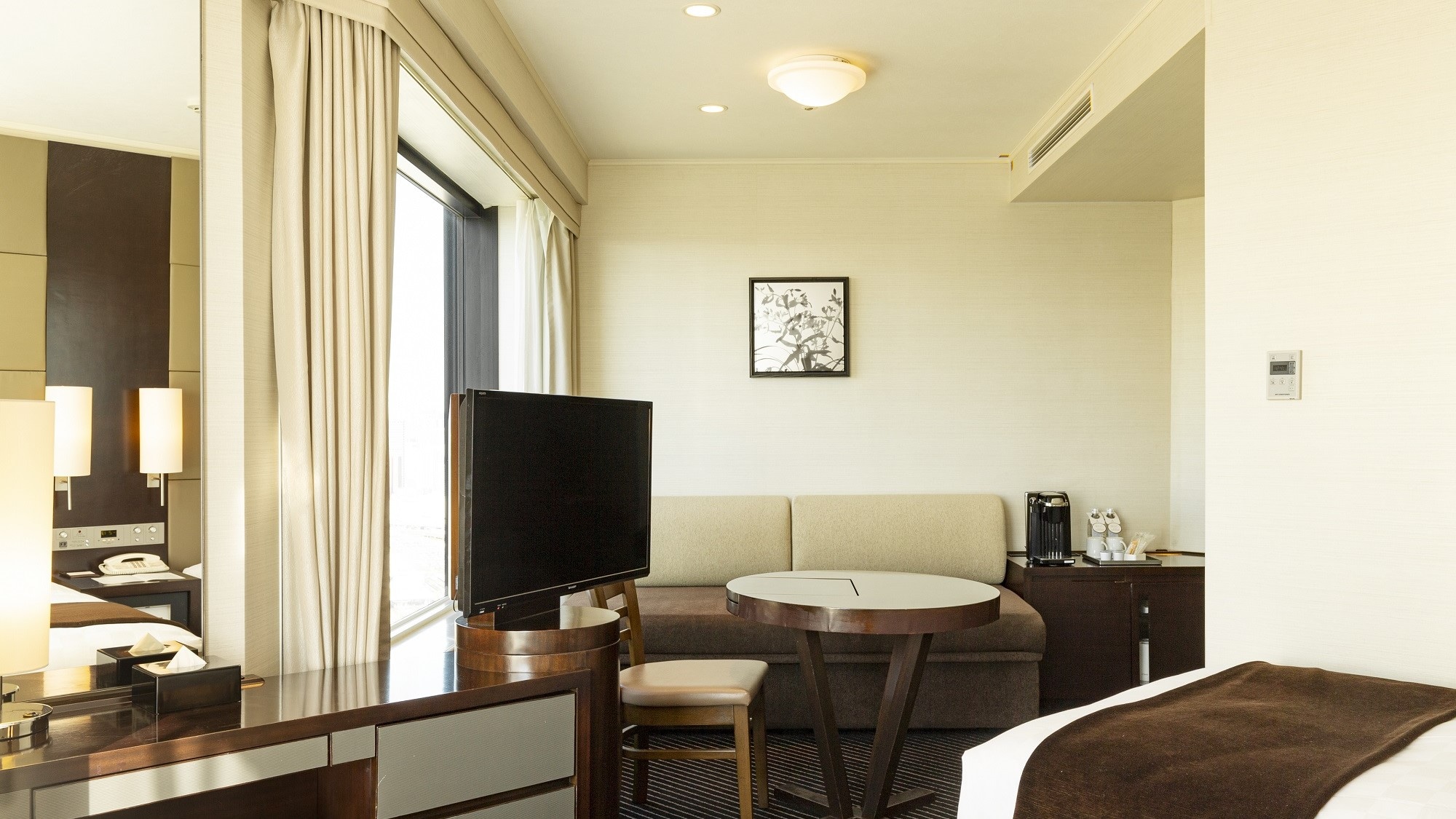 Main Tower Corner Twin (Premier Floor)