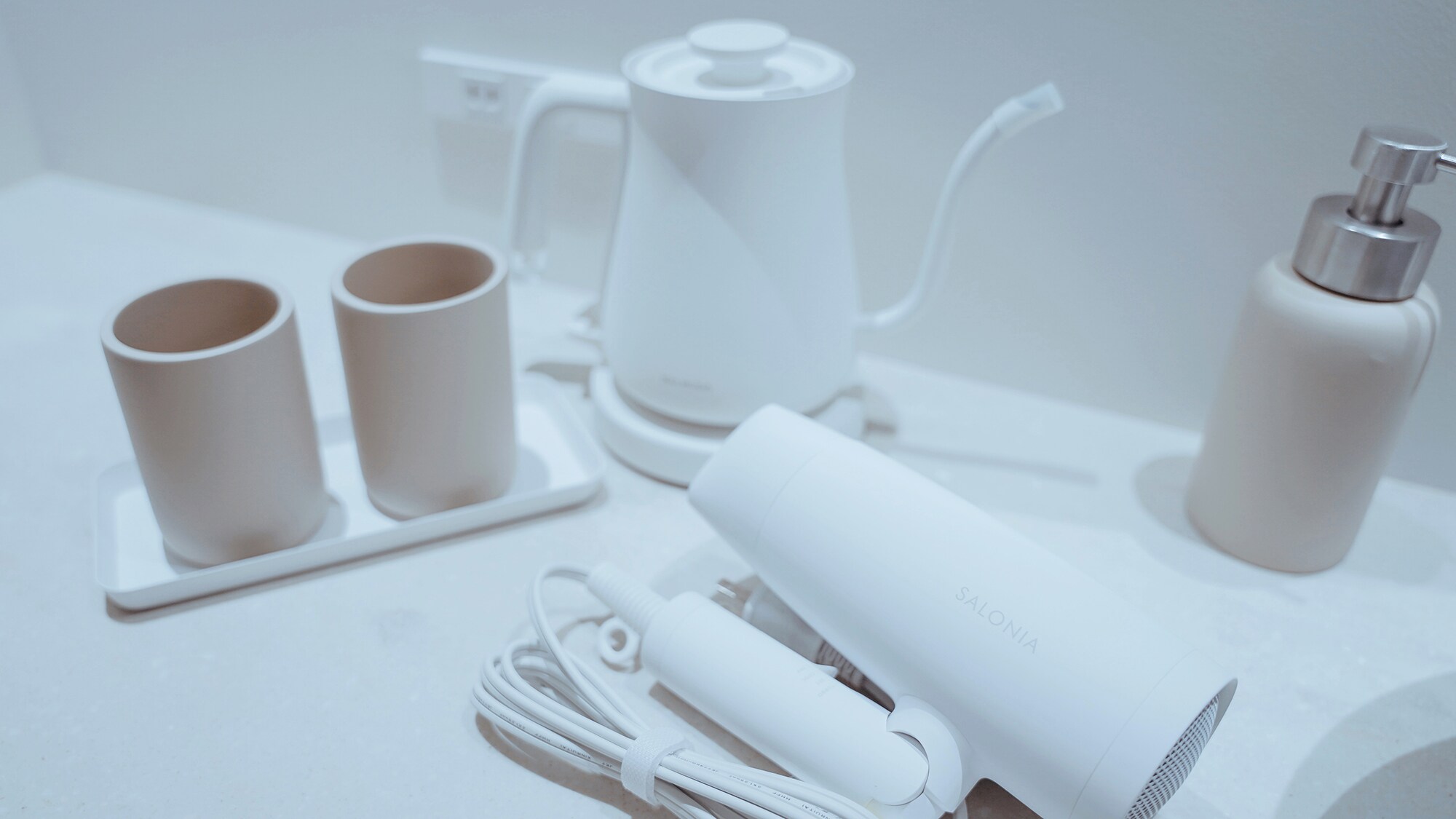 [Amenities] Compact →There are no electric kettles.