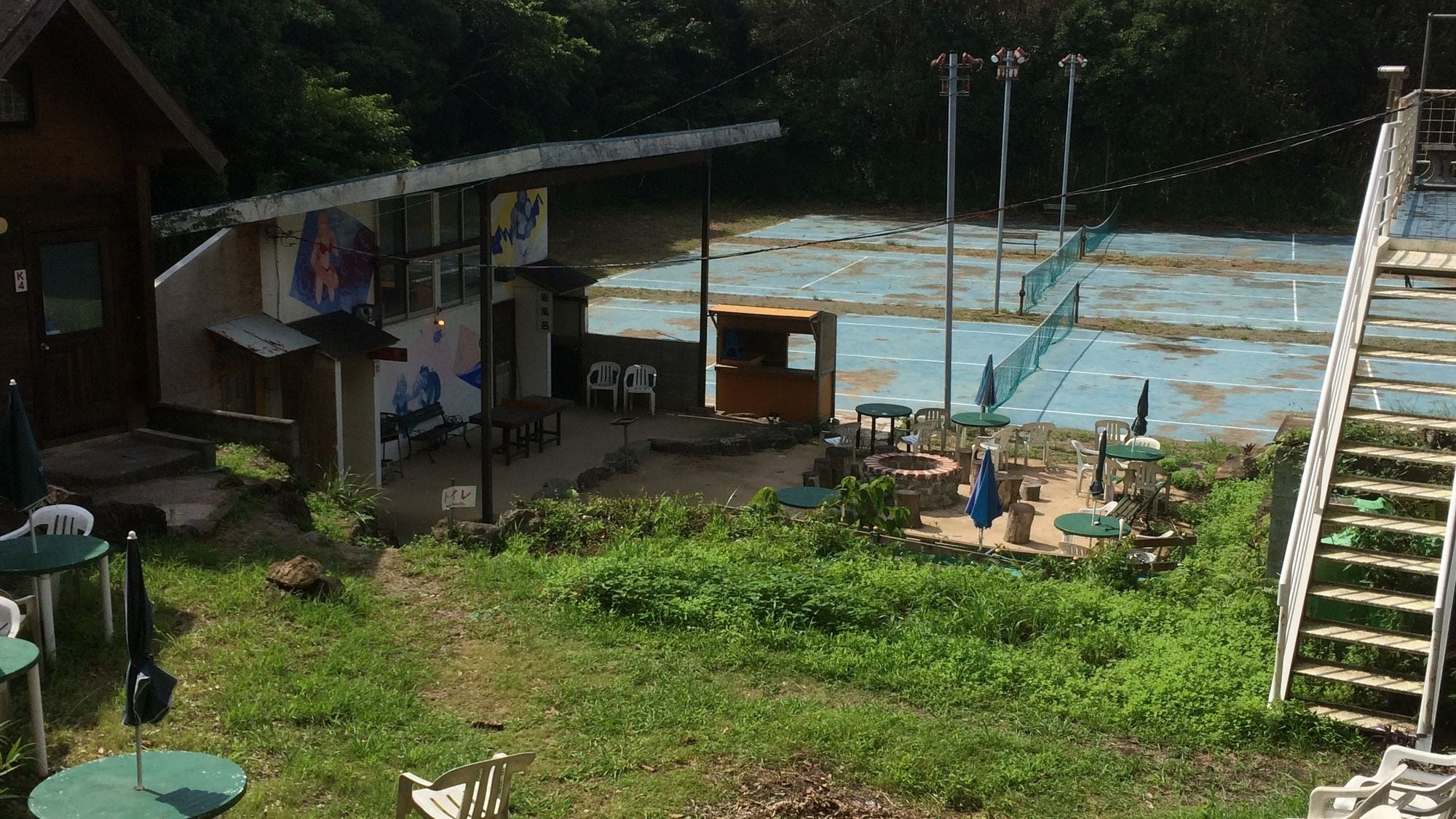 สนามเทนนิส ห้องน้ำรวม