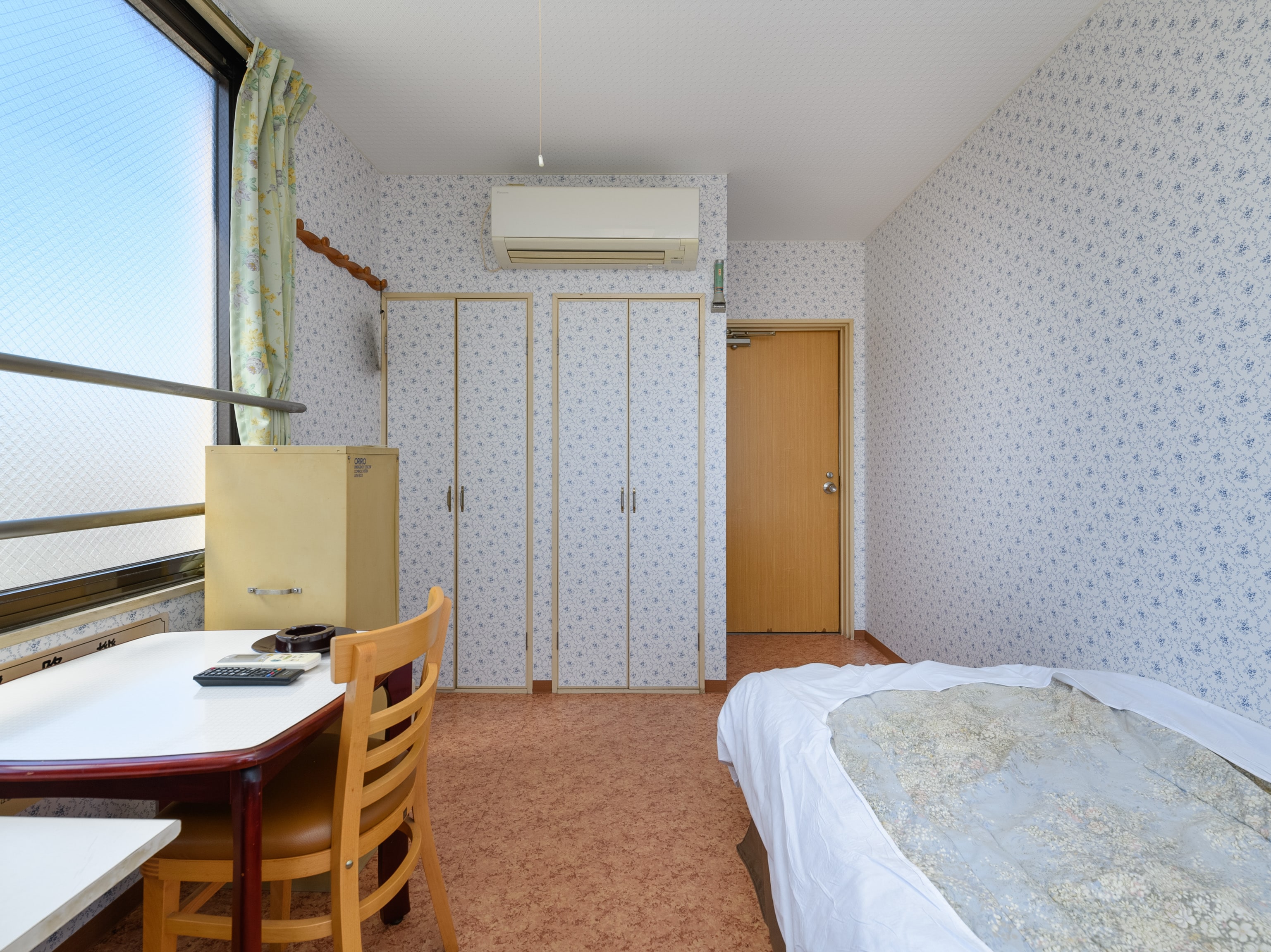 [Smoking] Single room (shared bathroom and toilet)