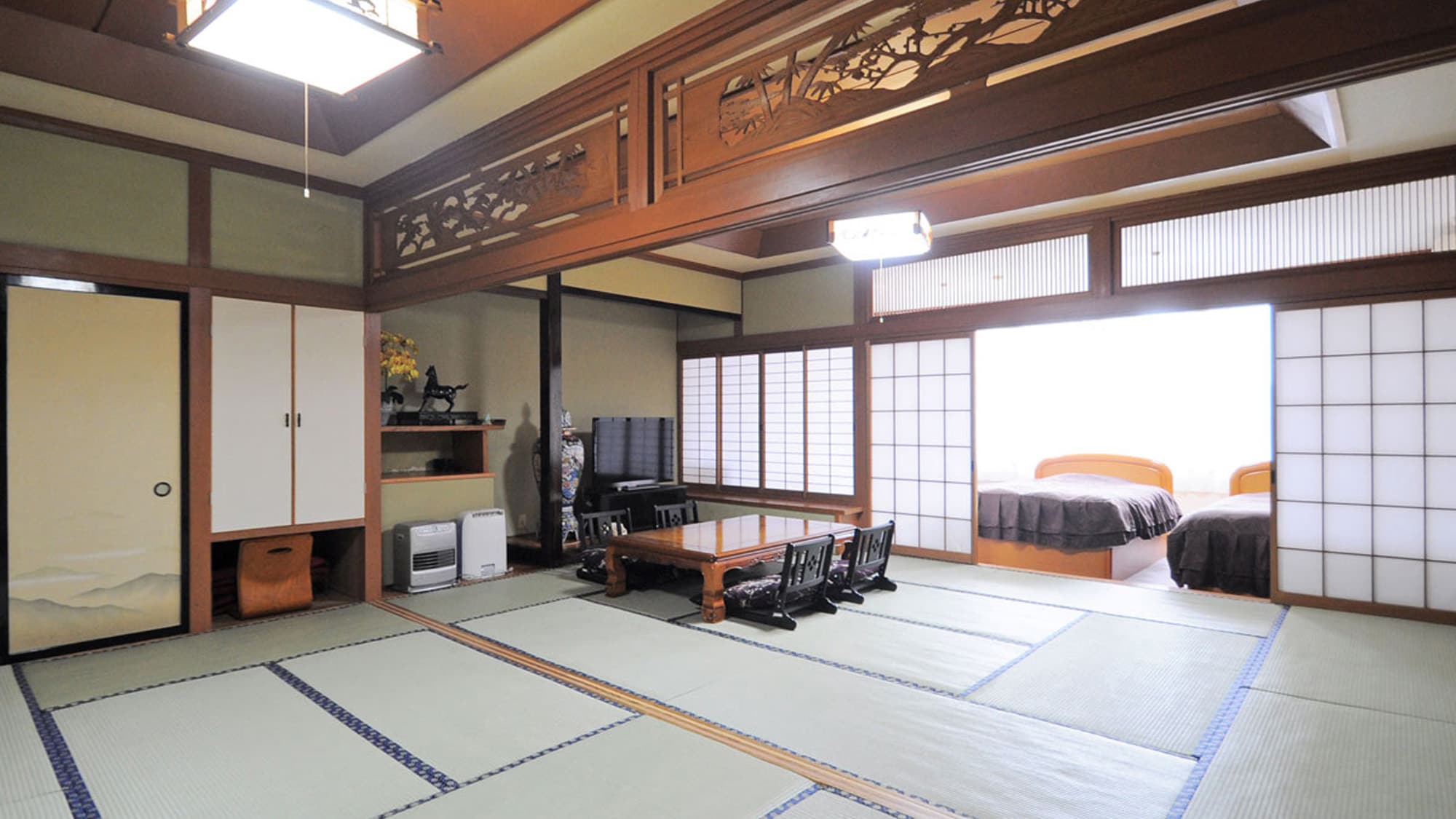 【本館：20疊日式西式房間範例】寬敞的日式西式房間。您可以從大窗戶欣賞美景。