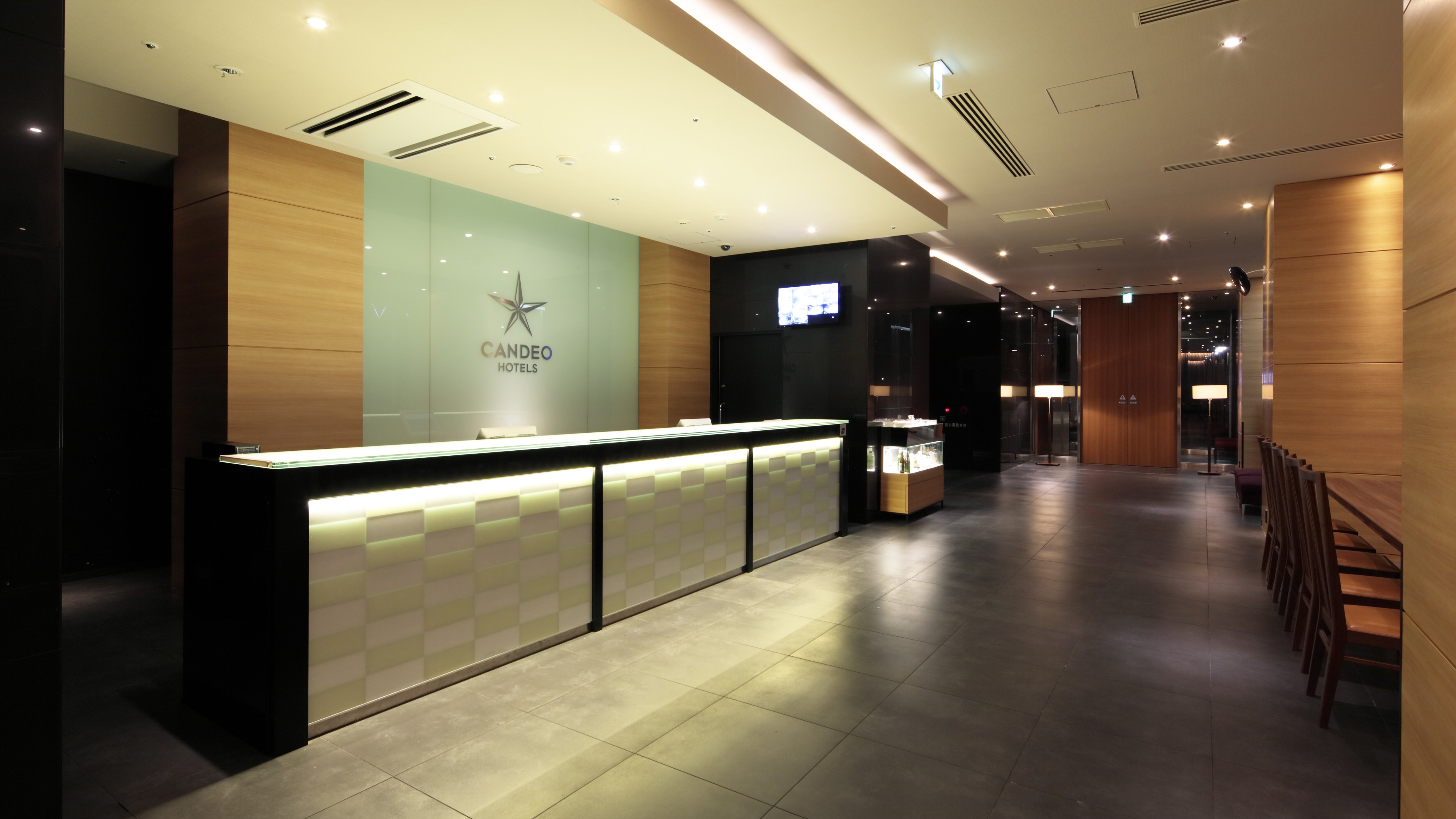 Front desk/lobby