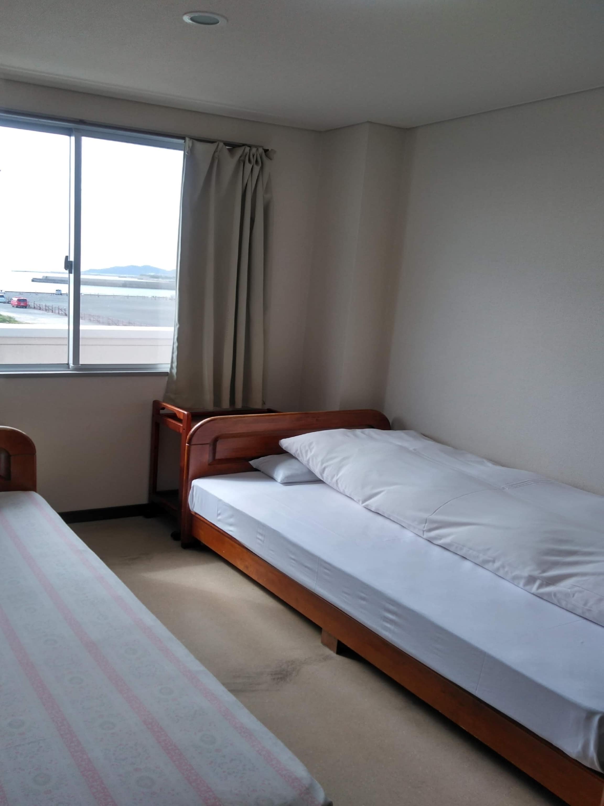 Twin room (no bath or toilet)