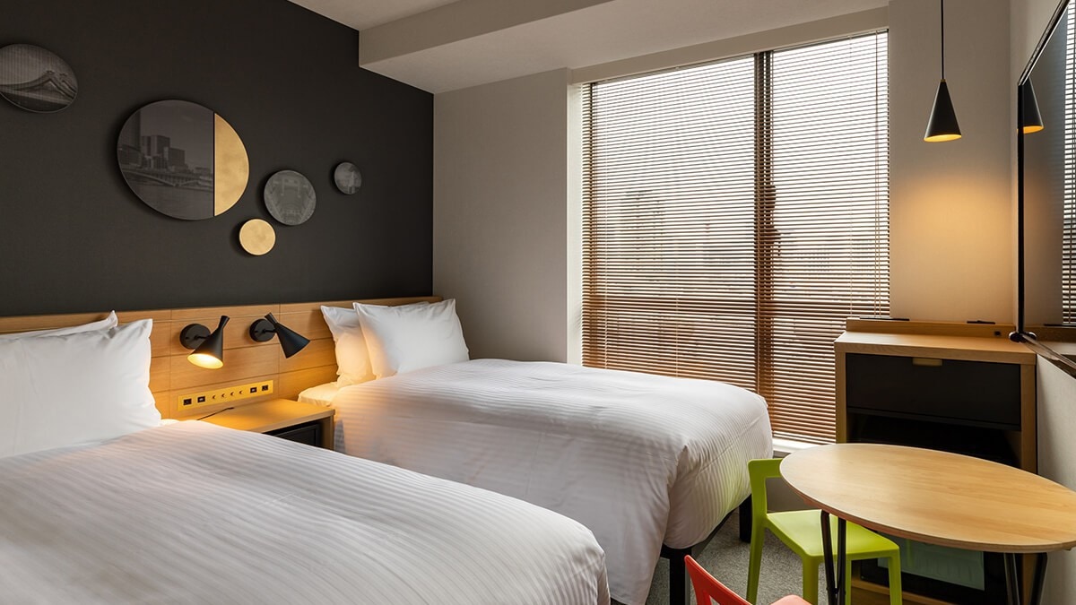 [Twin] A room with two single beds, ideal for business trips and trips with friends and couples.