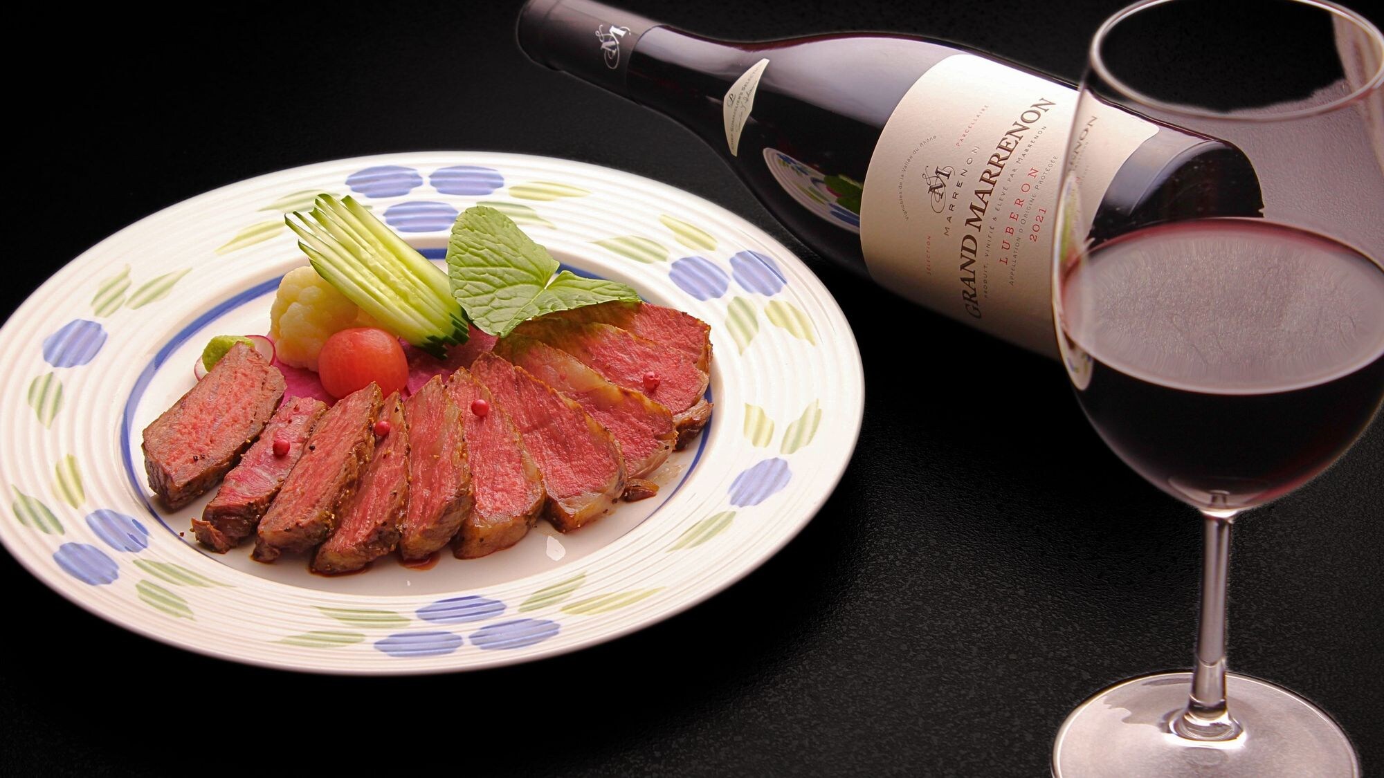 레드 와인에 맞는 하코네 니시코우소 사로인 스테이크