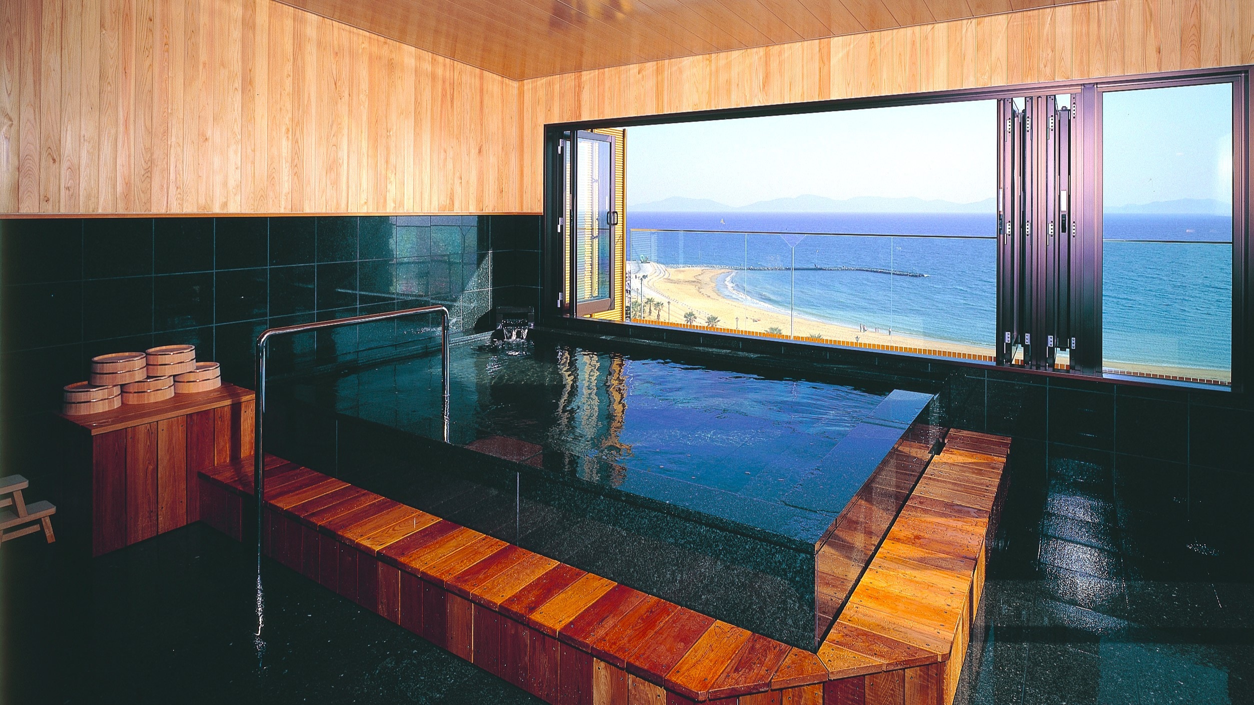 Top floor observation bath "Umi Koukou"