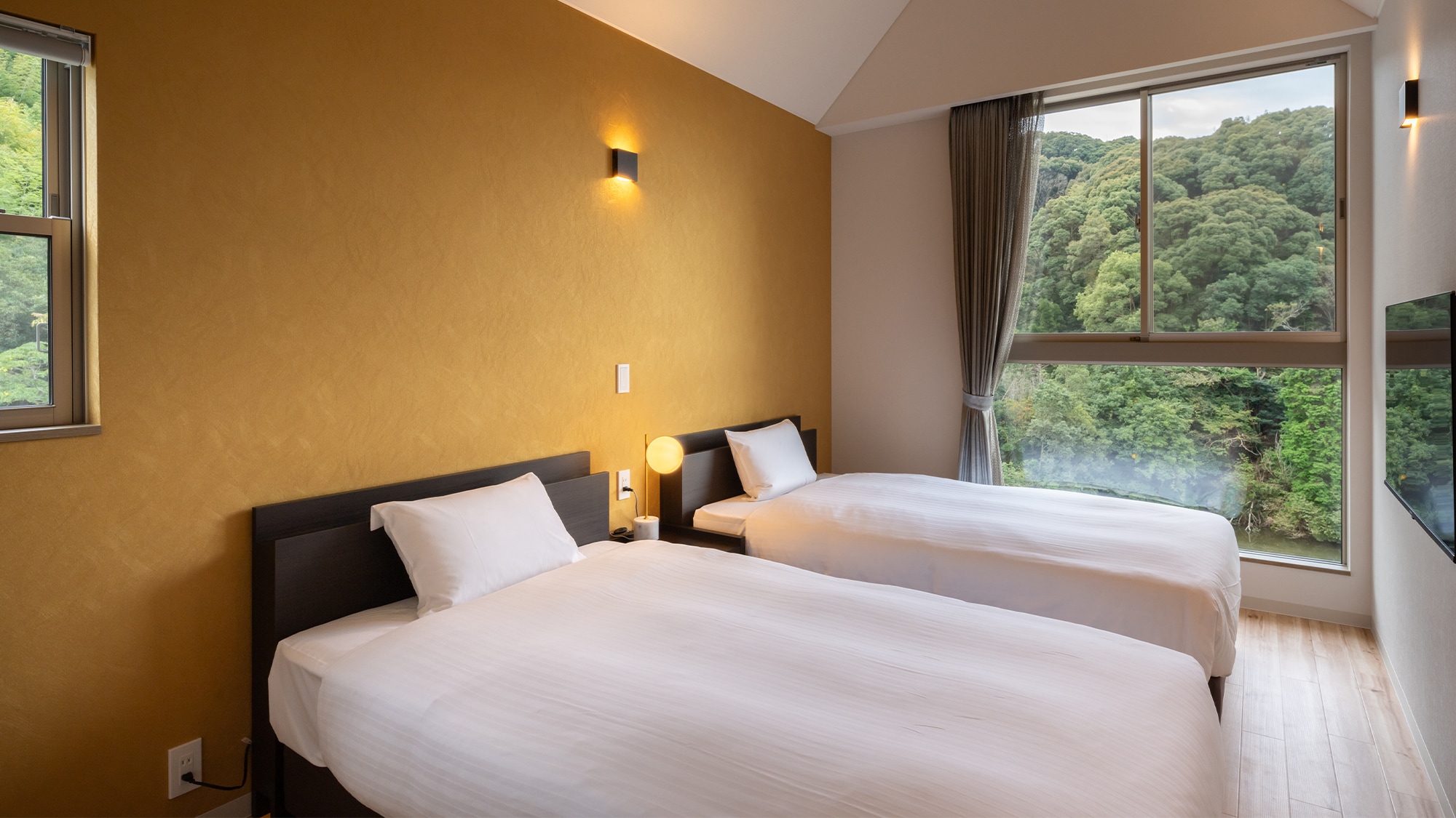 Villa lantai 2 kamar tidur 2 orang x 1 kamar