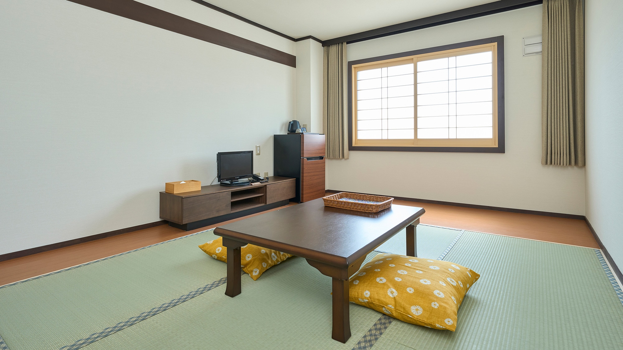 ◆Casual Japanese-style room◆ Simple, separate sink and toilet / no shower or bathtub