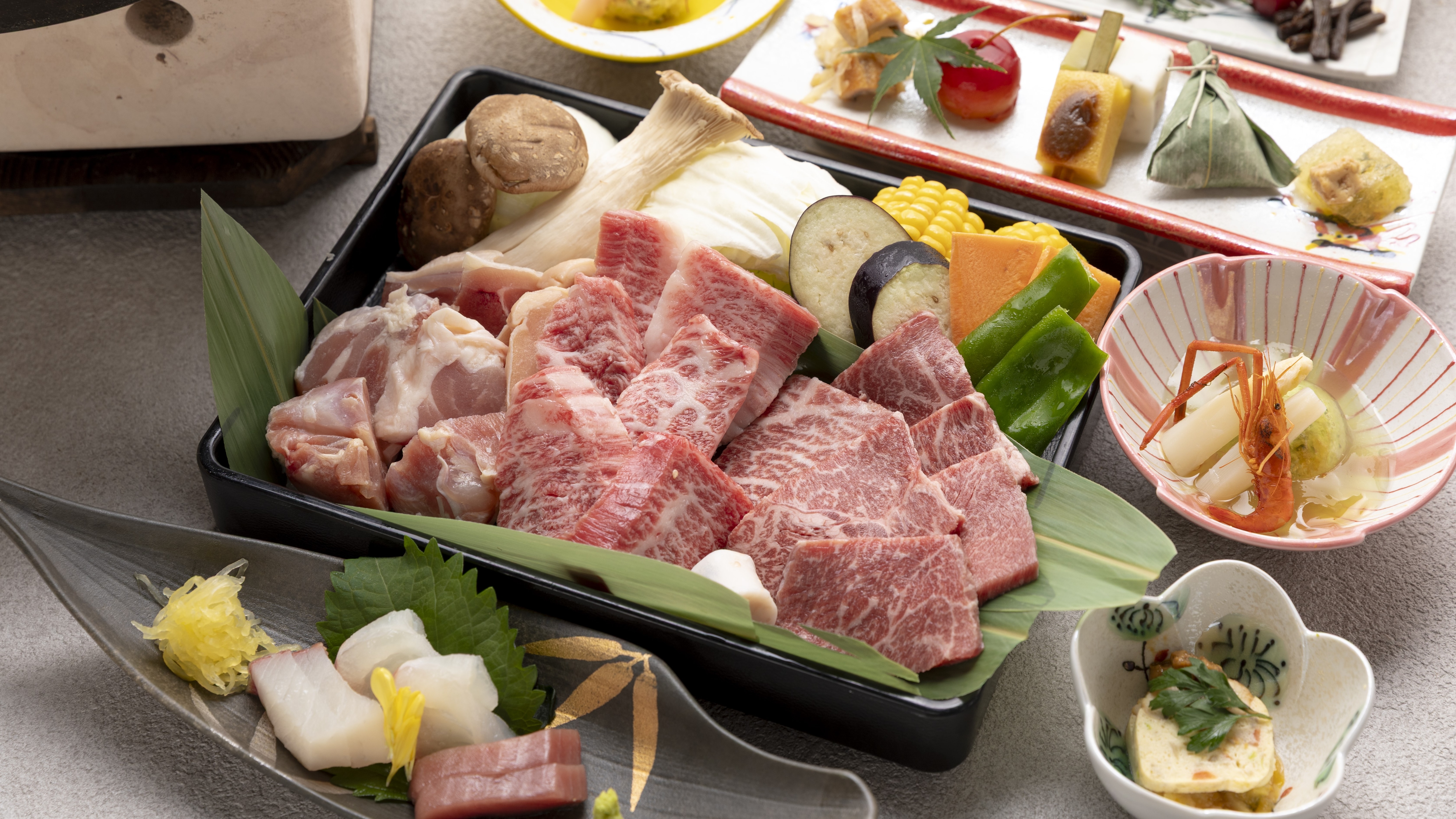 【인기 No.1】 일품! 오이타 와규와 토종닭의 숯불구이 석