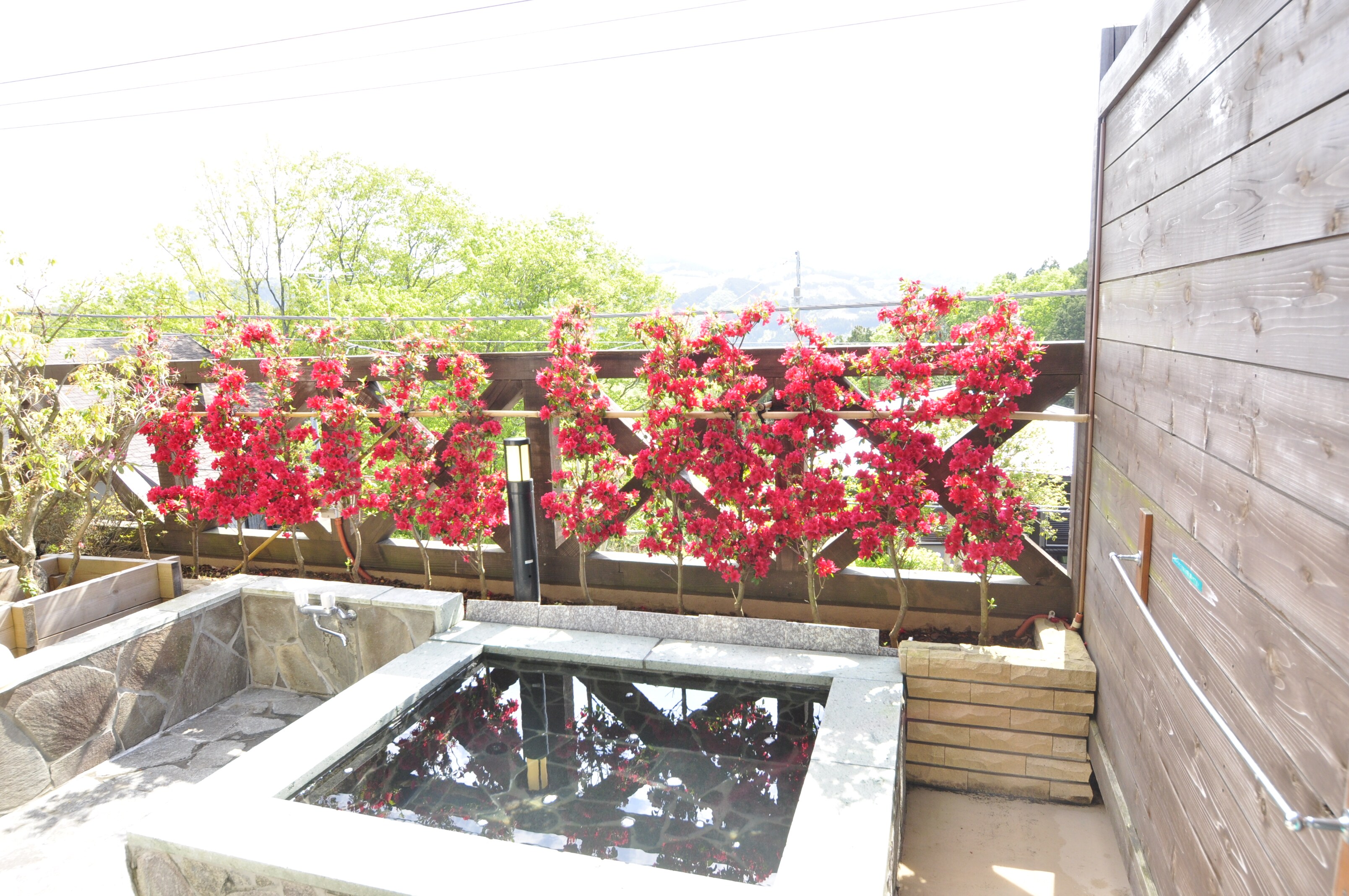 60㎡ (2nd floor guest room) Private open-air bath for 2-5 people Open-air bath
