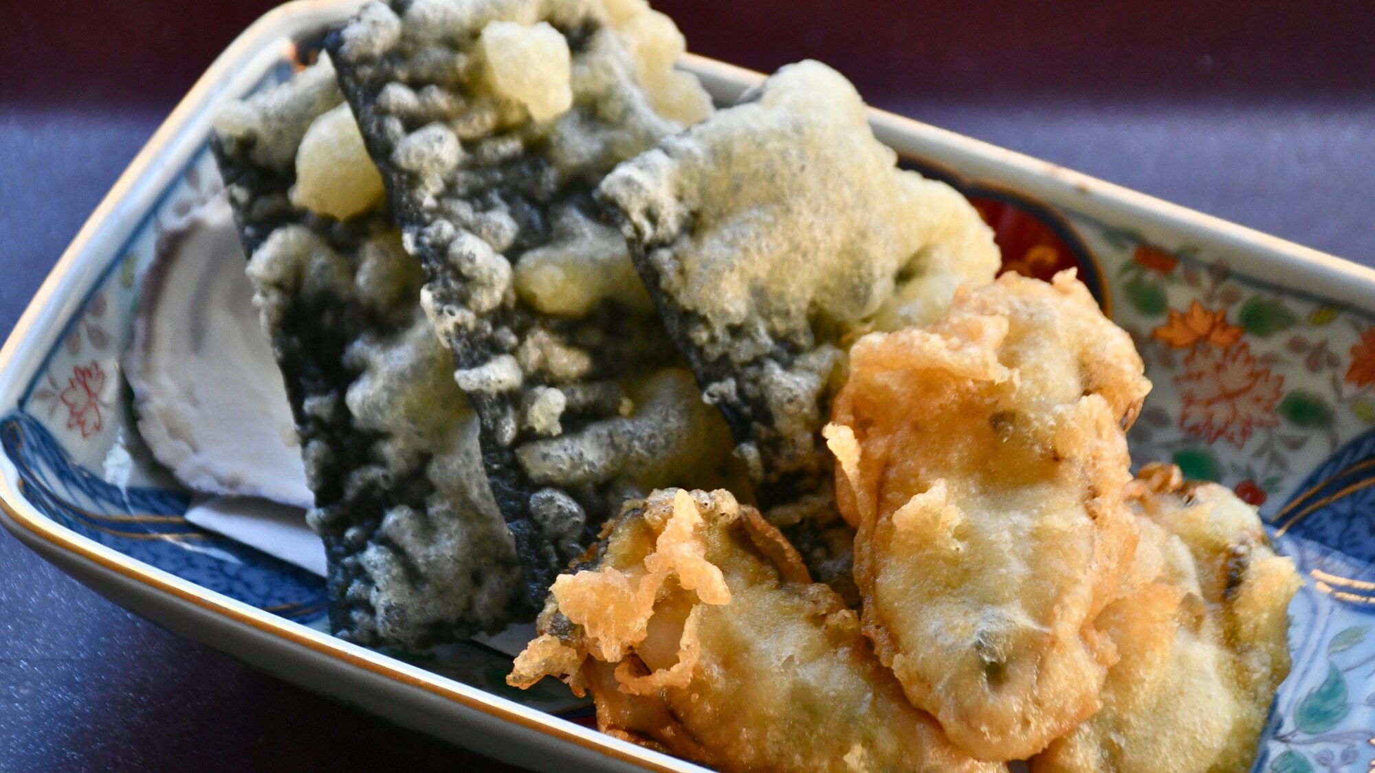 [Higashimatsushima Gastronomy - The Ultimate Course] Example of a dish: Oysters and seaweed fried in local craft beer.