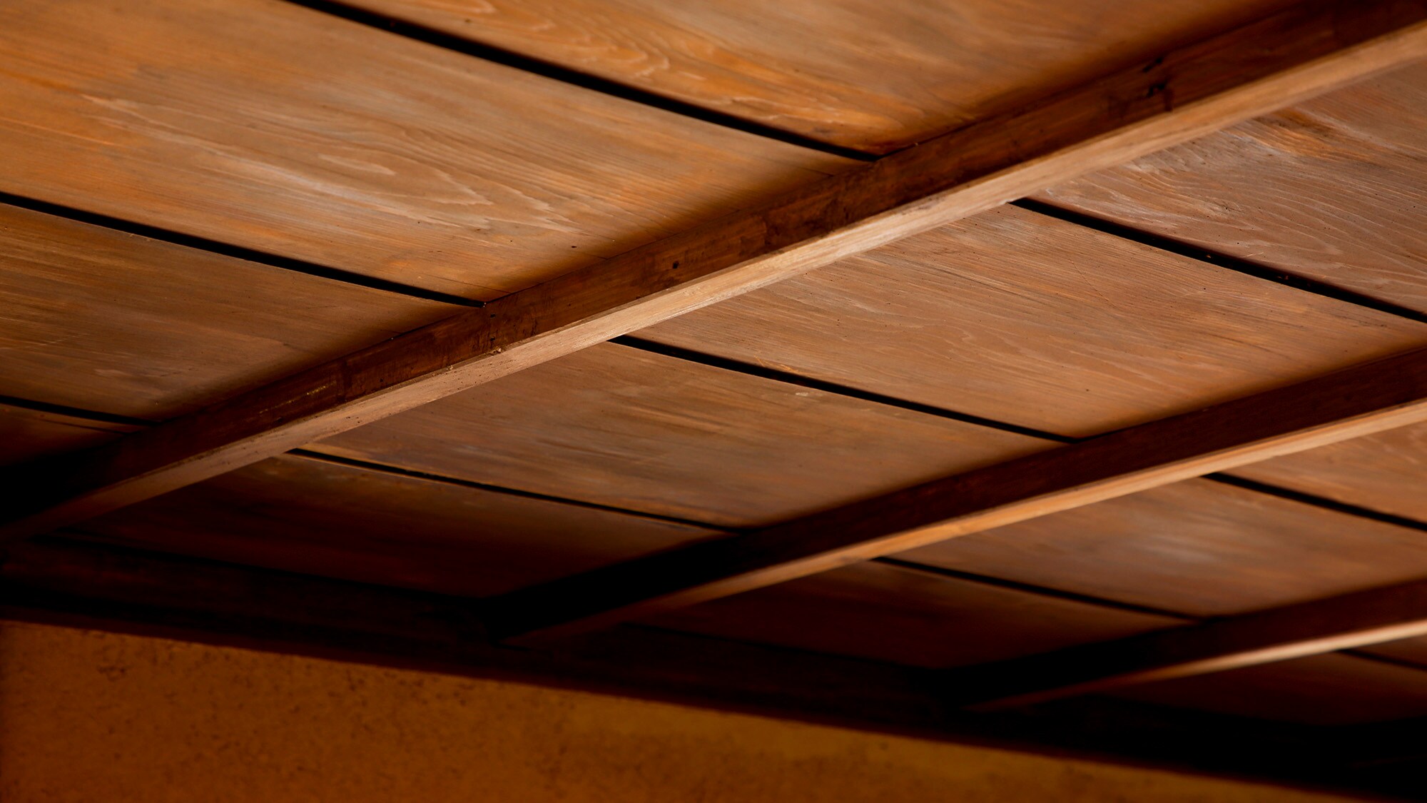 [Benihi] 天花板材料、窗戶配件和家具都經過精心修復，還原為原始材料。