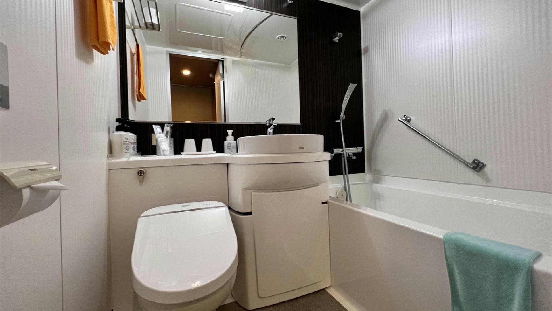 * With bath and toilet (washlet) [Japanese modern twin room]