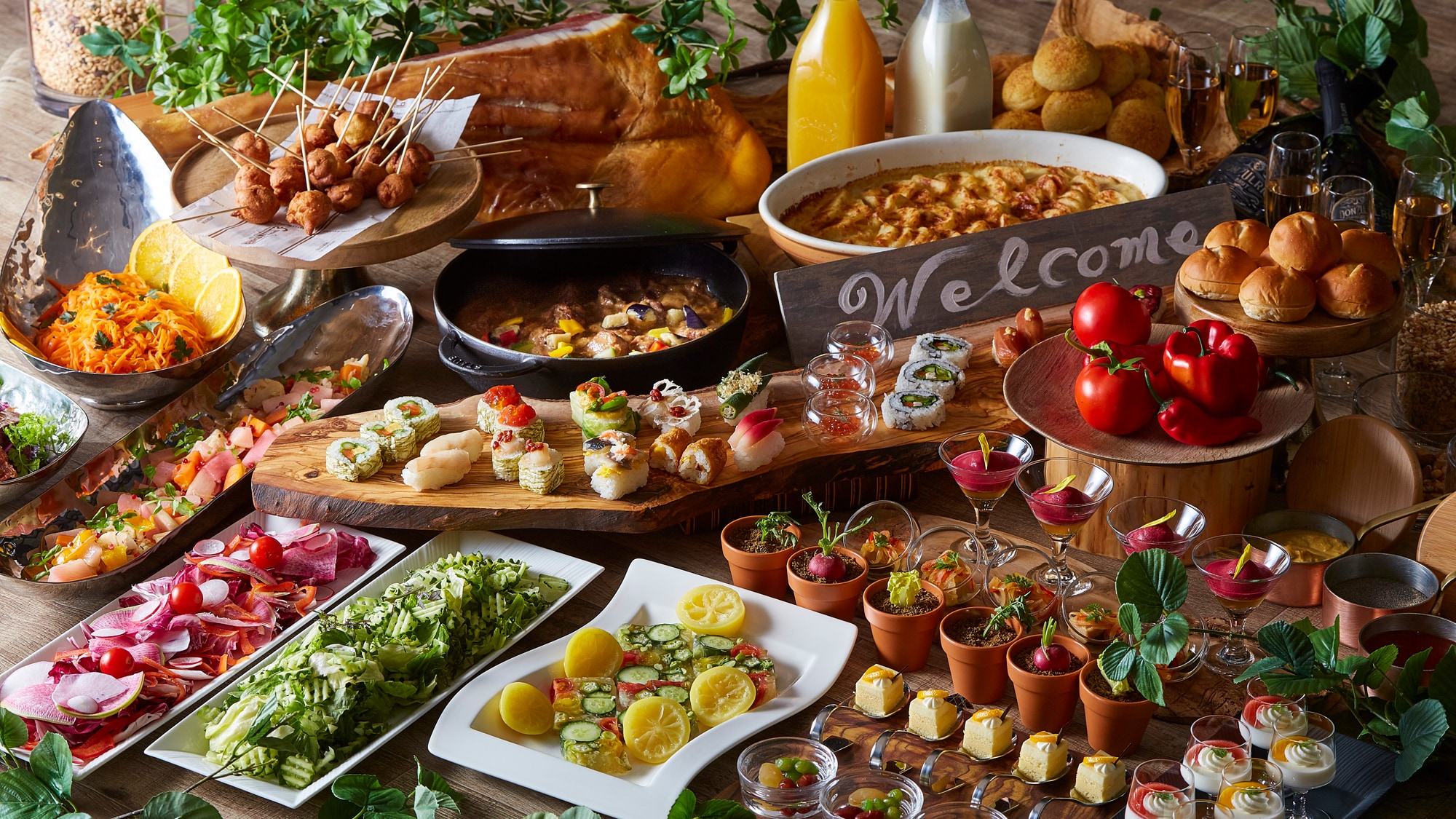 Enjoy breakfast with a gorgeous buffet, from Hokkaido's classic dishes to an arrangement menu that uses plenty of Hokkaido ingredients.