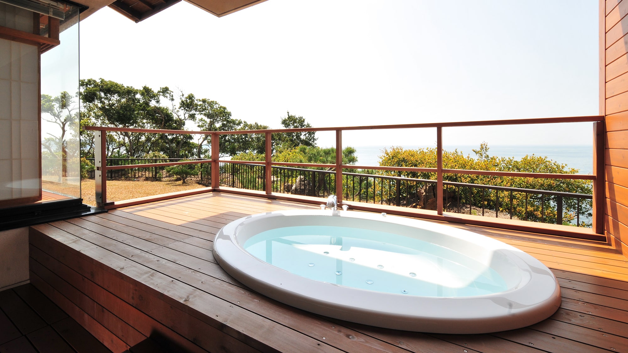带按摩浴缸露天浴池的日西式客房 60㎡