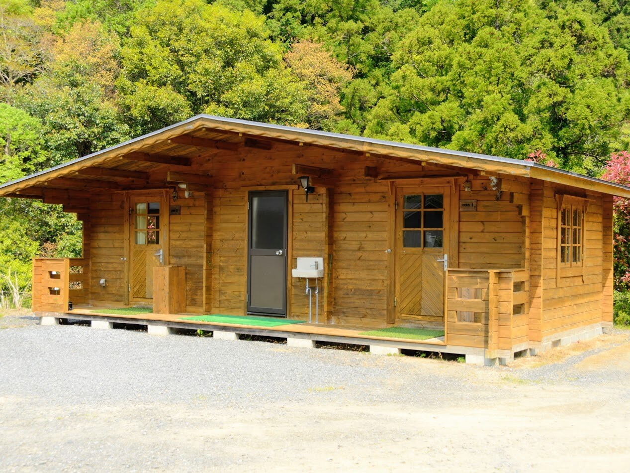 Two-person limited cottage (Western room)