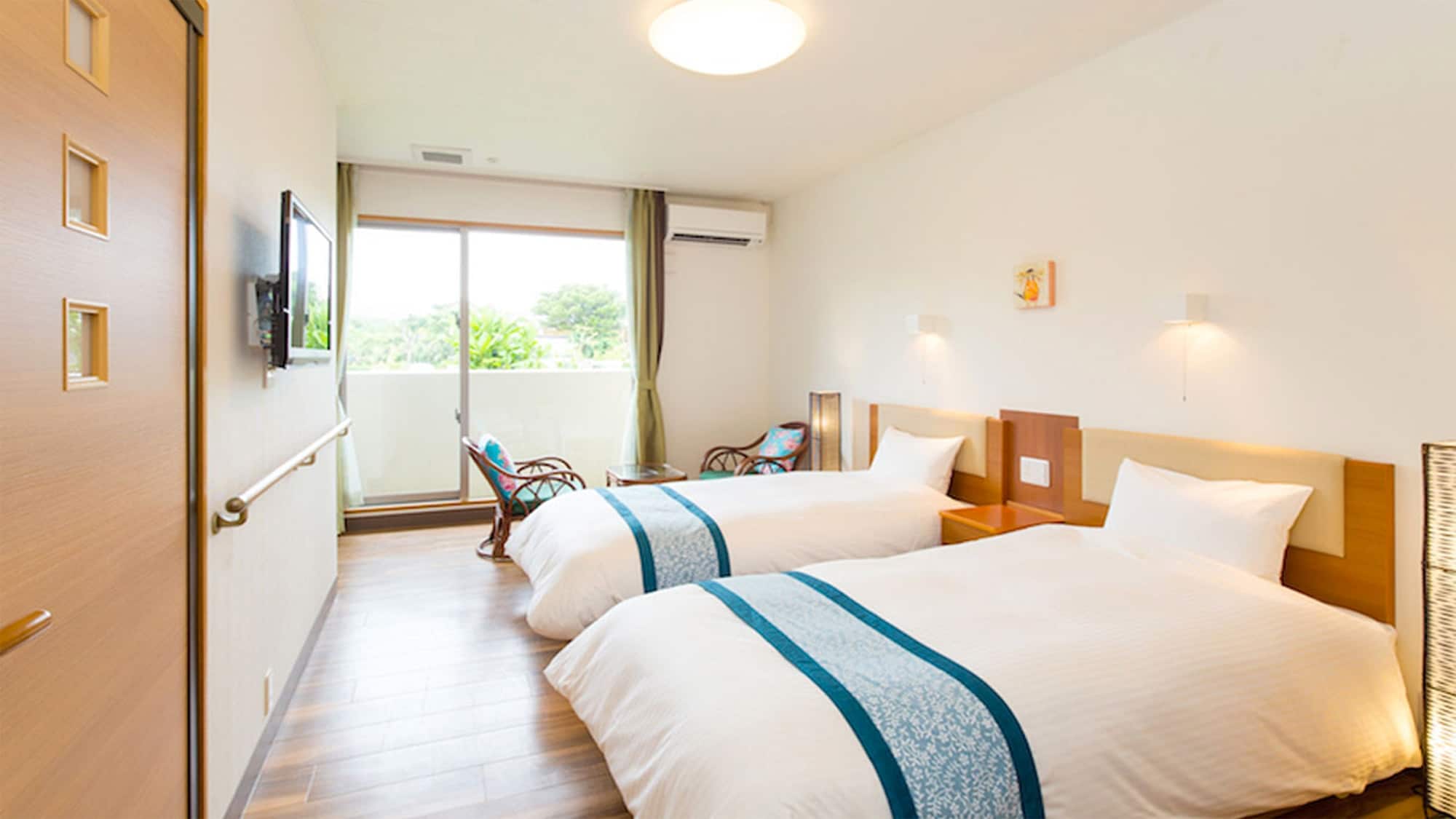 【本館雙床房】加床後最多可容納3人入住。