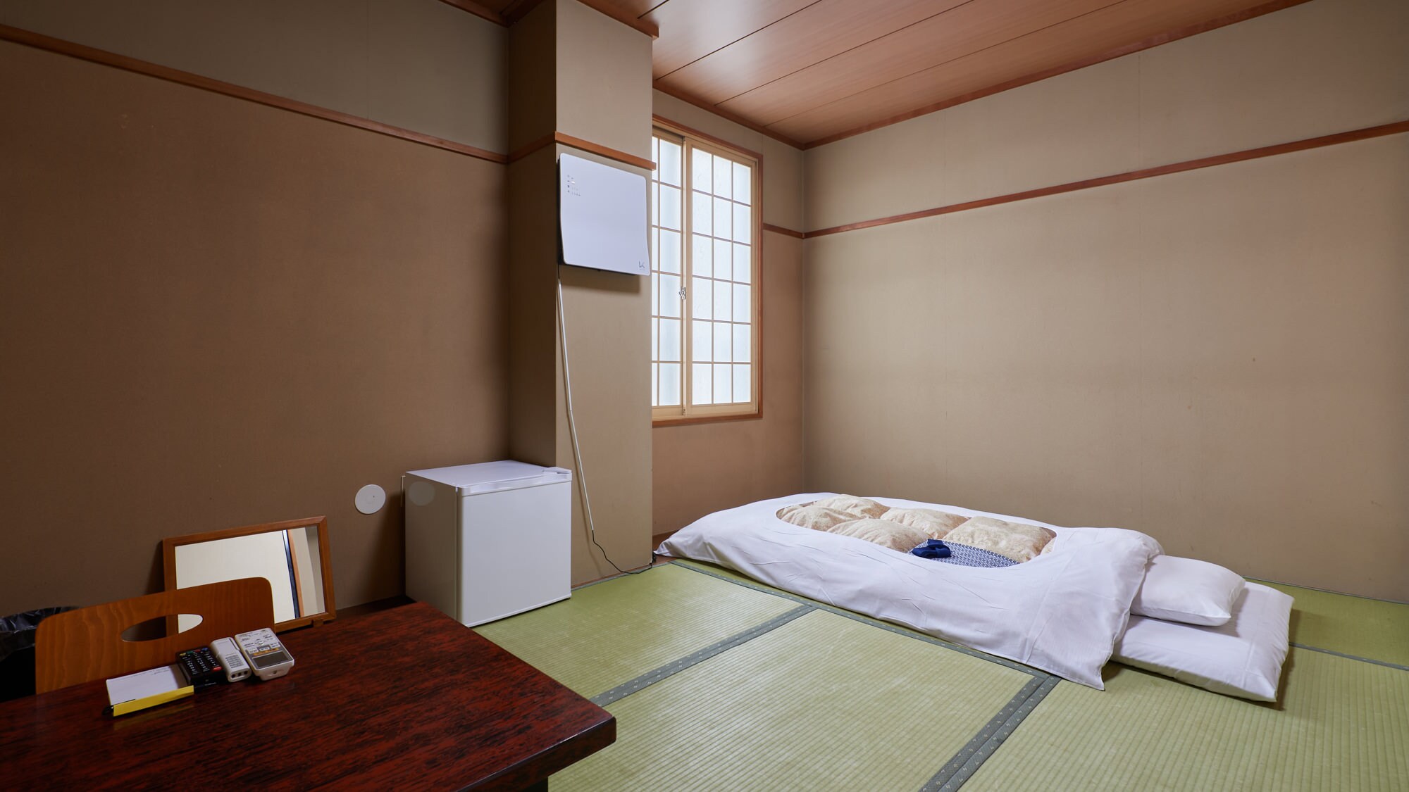 [Smoking] Japanese-style room for 1 to 3 people