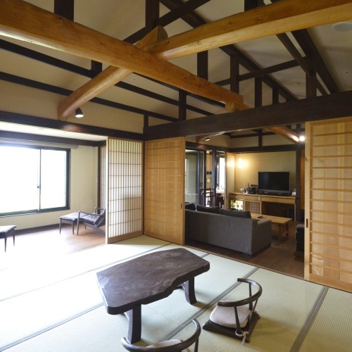 [Semi-special room] The Hakone mountain range can be seen from the window of this Japanese-style room.
