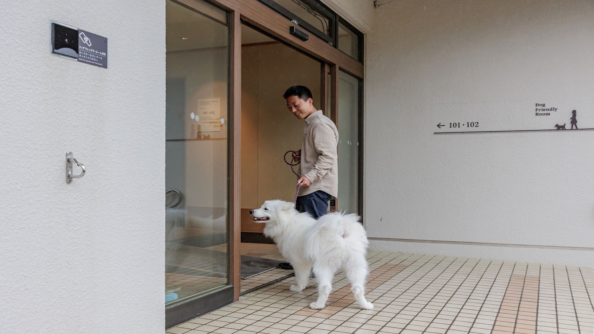 Dedicated entrance to dog-friendly rooms