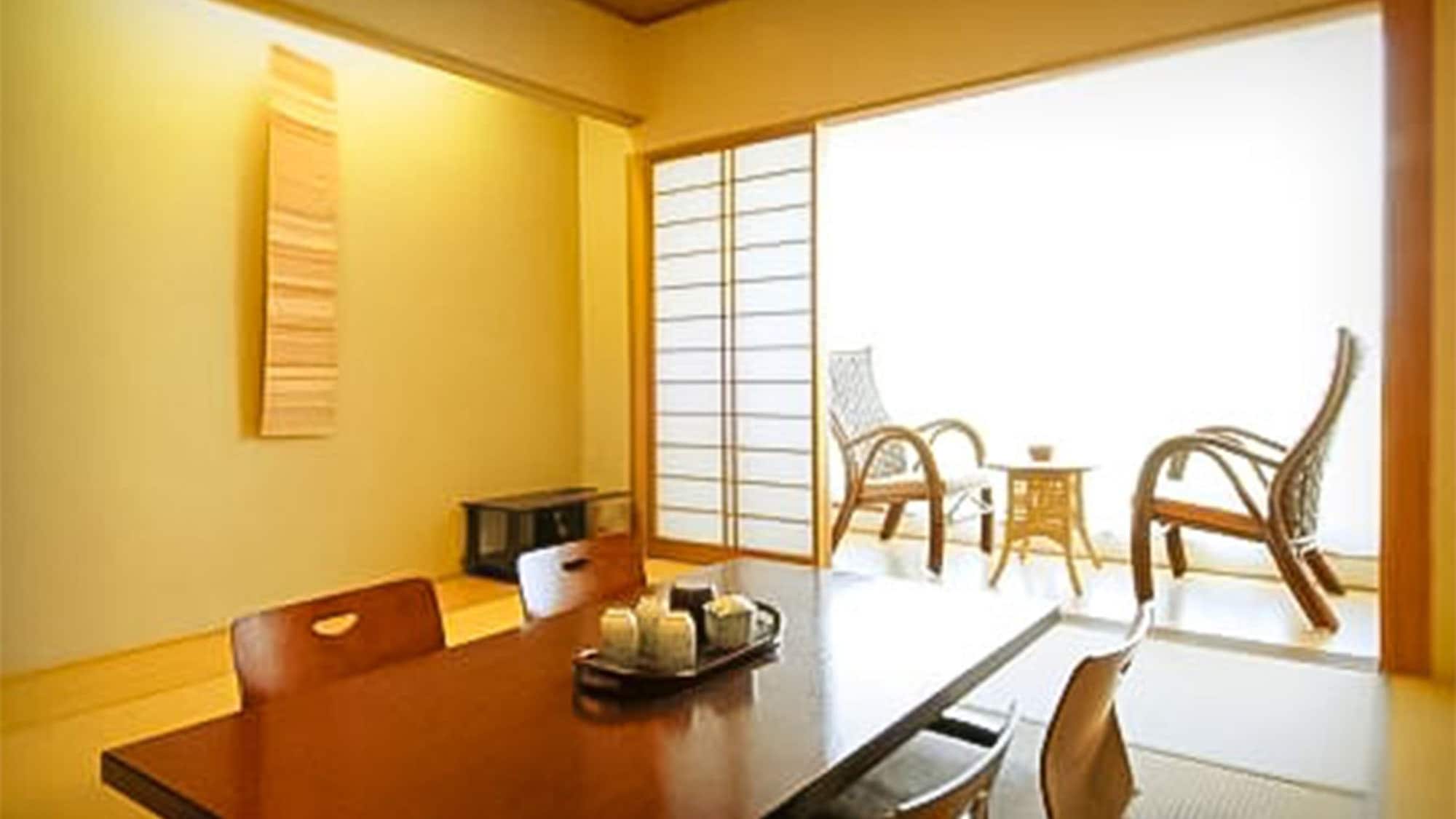 ・Japanese-style room/You can see the whole of Kujukuri Beach from the room