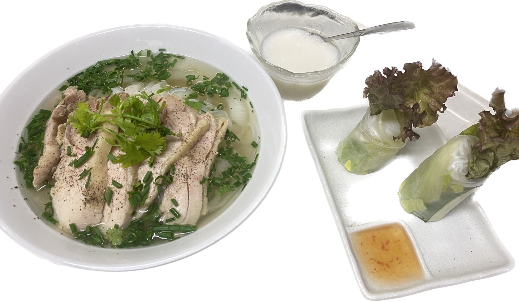 早餐：雞肉河粉和春捲