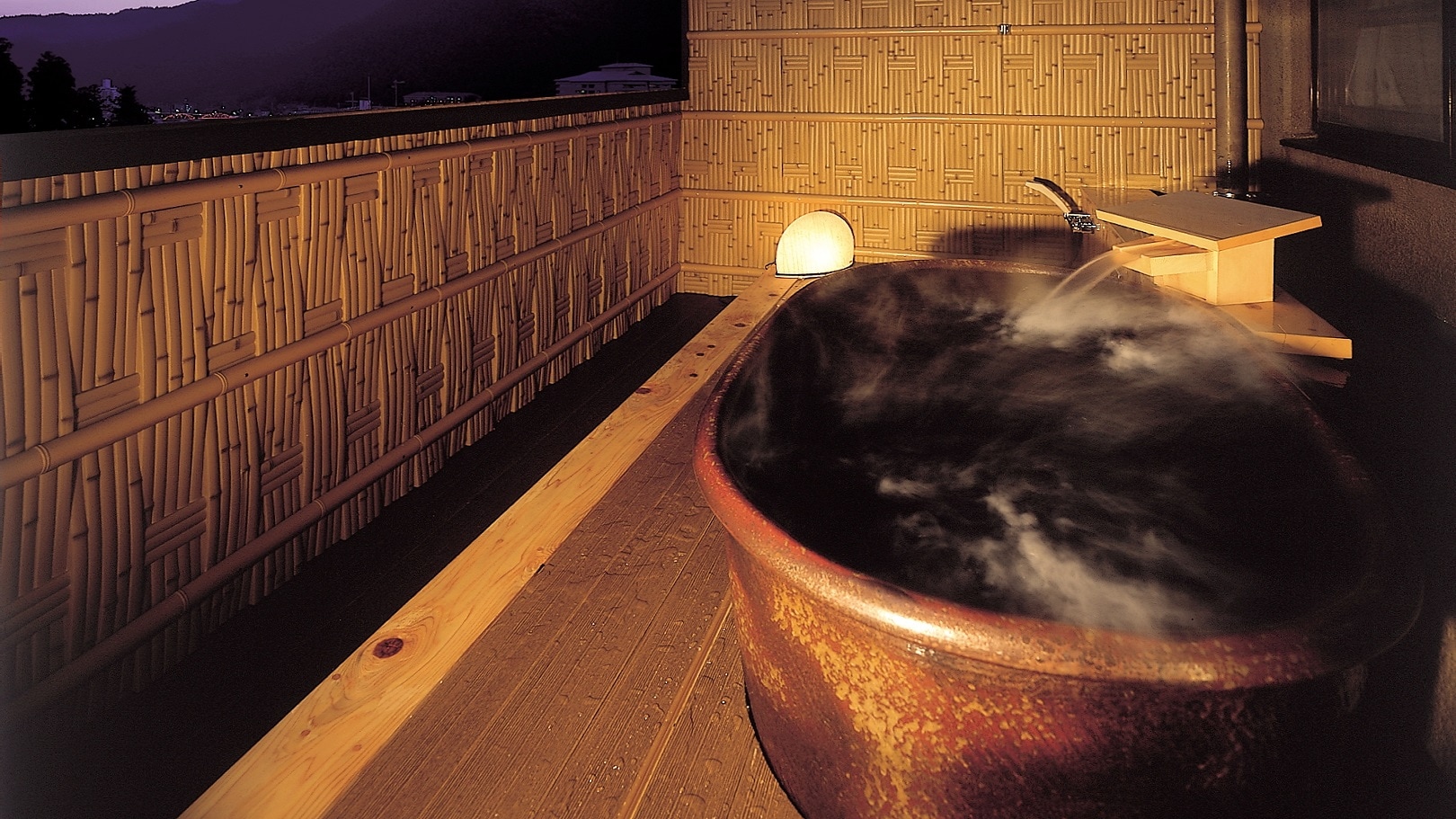 ▲ Guest rooms with open-air hot spring baths