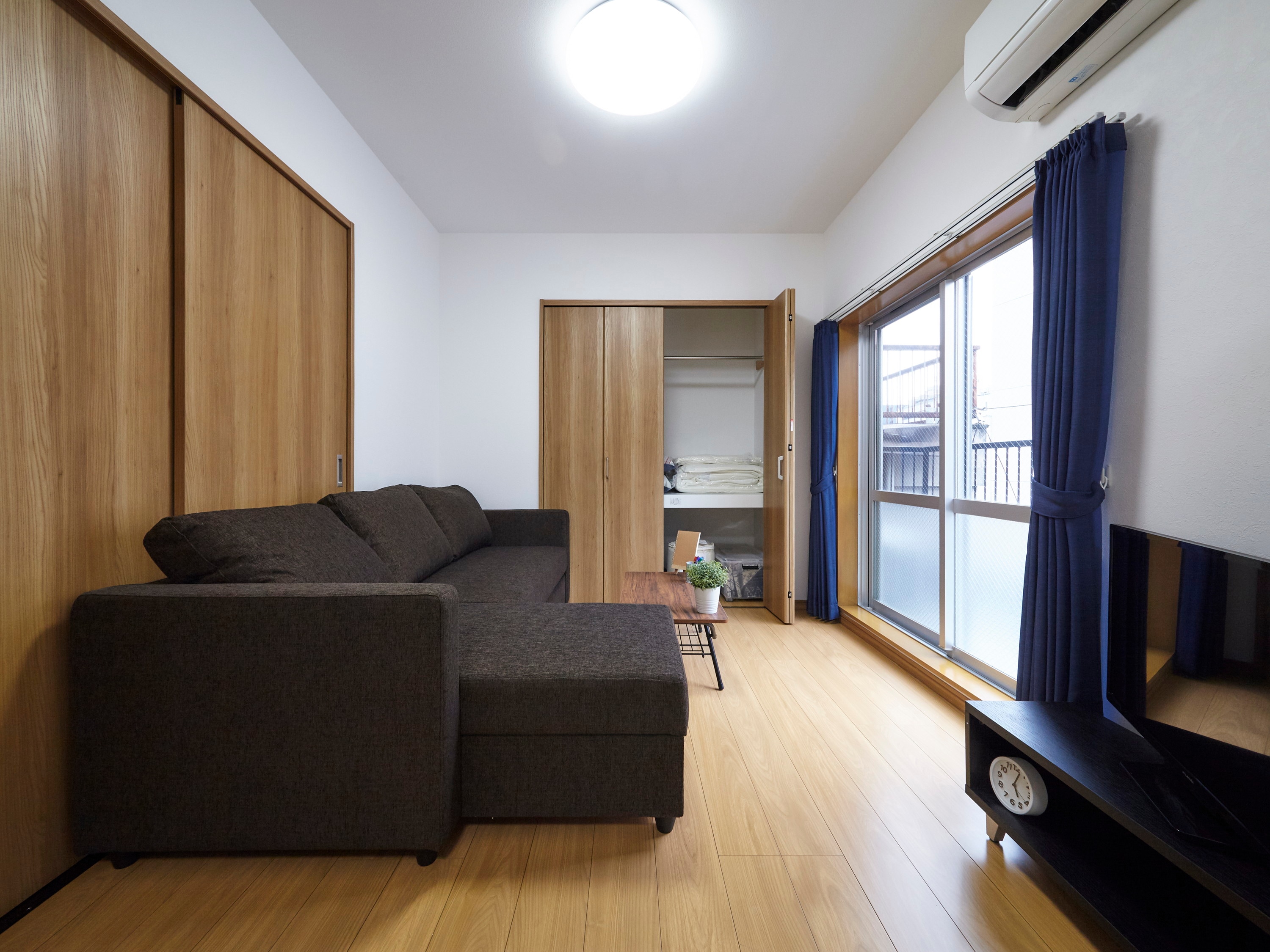Room 402
