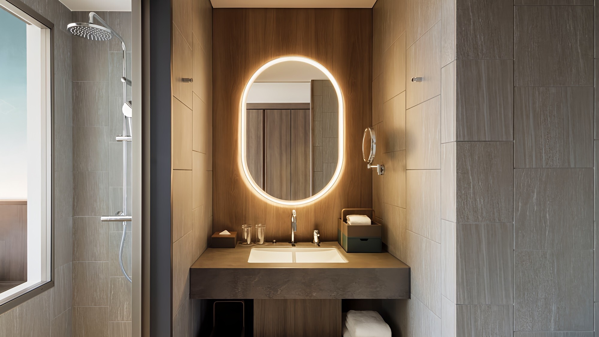 ■Deluxe Room (King)/Dresser image. Equipped with a large LED-illuminated "actress mirror"