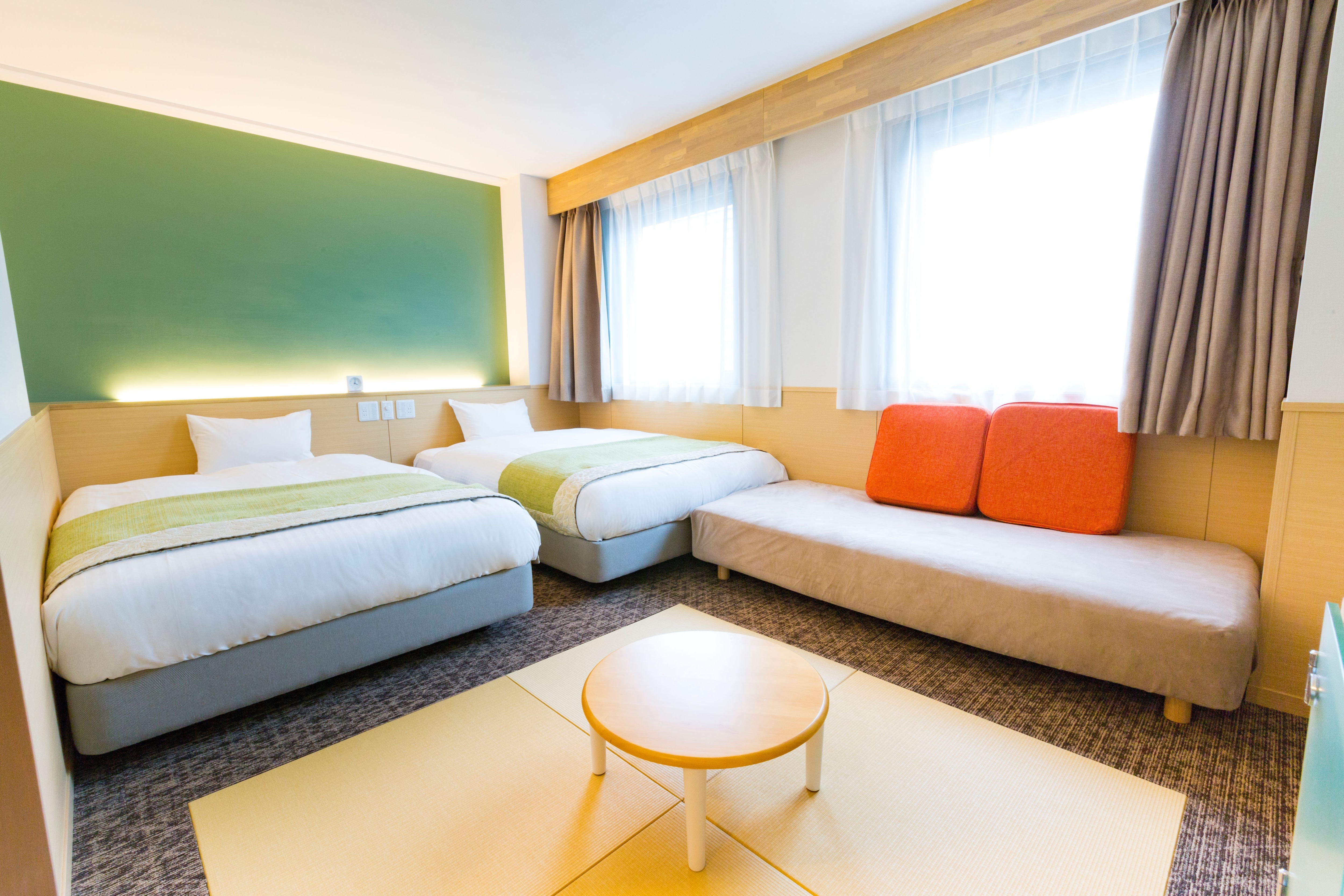 ห้องเทรโนแฟมิลี่ทวิน: ห้องพักสะอาดพร้อมพื้นเสื่อทาทามิ เหมาะสำหรับการเดินทางพร้อมเด็กเล็ก