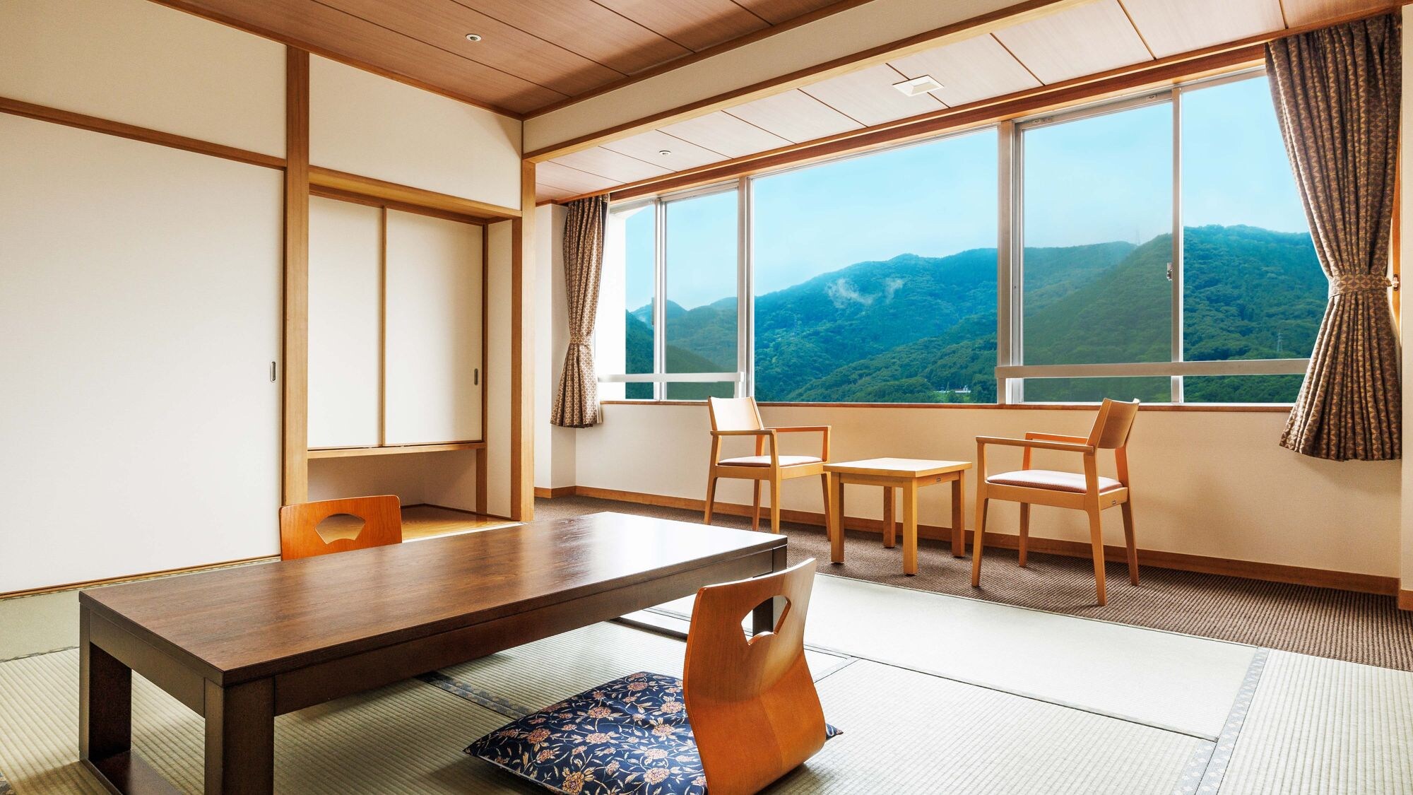 [Japanese-style room 10 tatami mats]