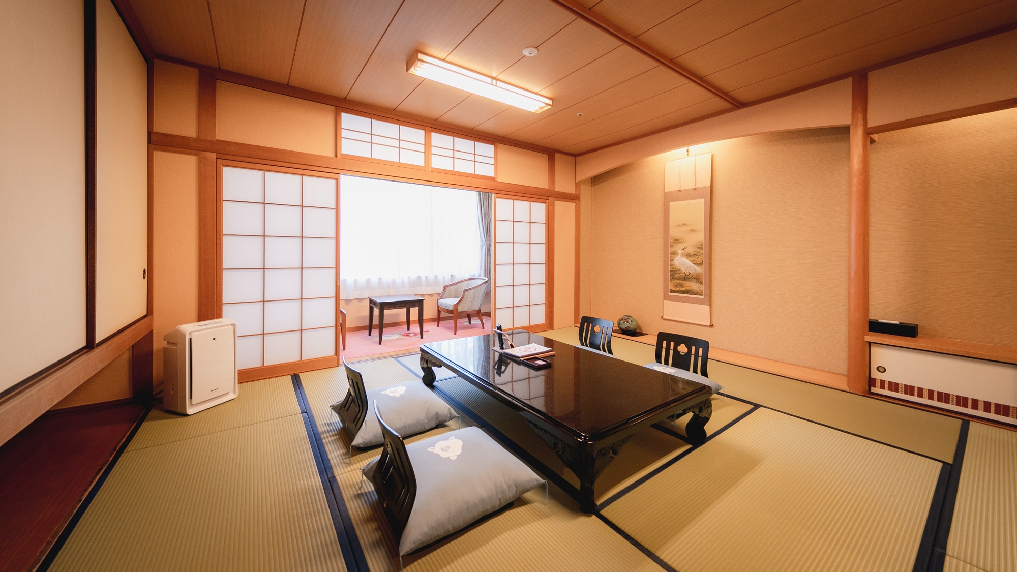 [Japanese-style room 12.5 tatami mats] Relaxing Japanese-style room for 2 to 6 people