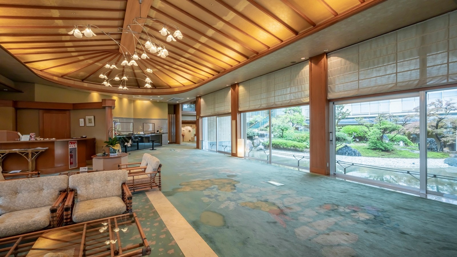 [Tiền sảnh] Bạn có thể nhìn thấy quang cảnh sân từ tiền sảnh.