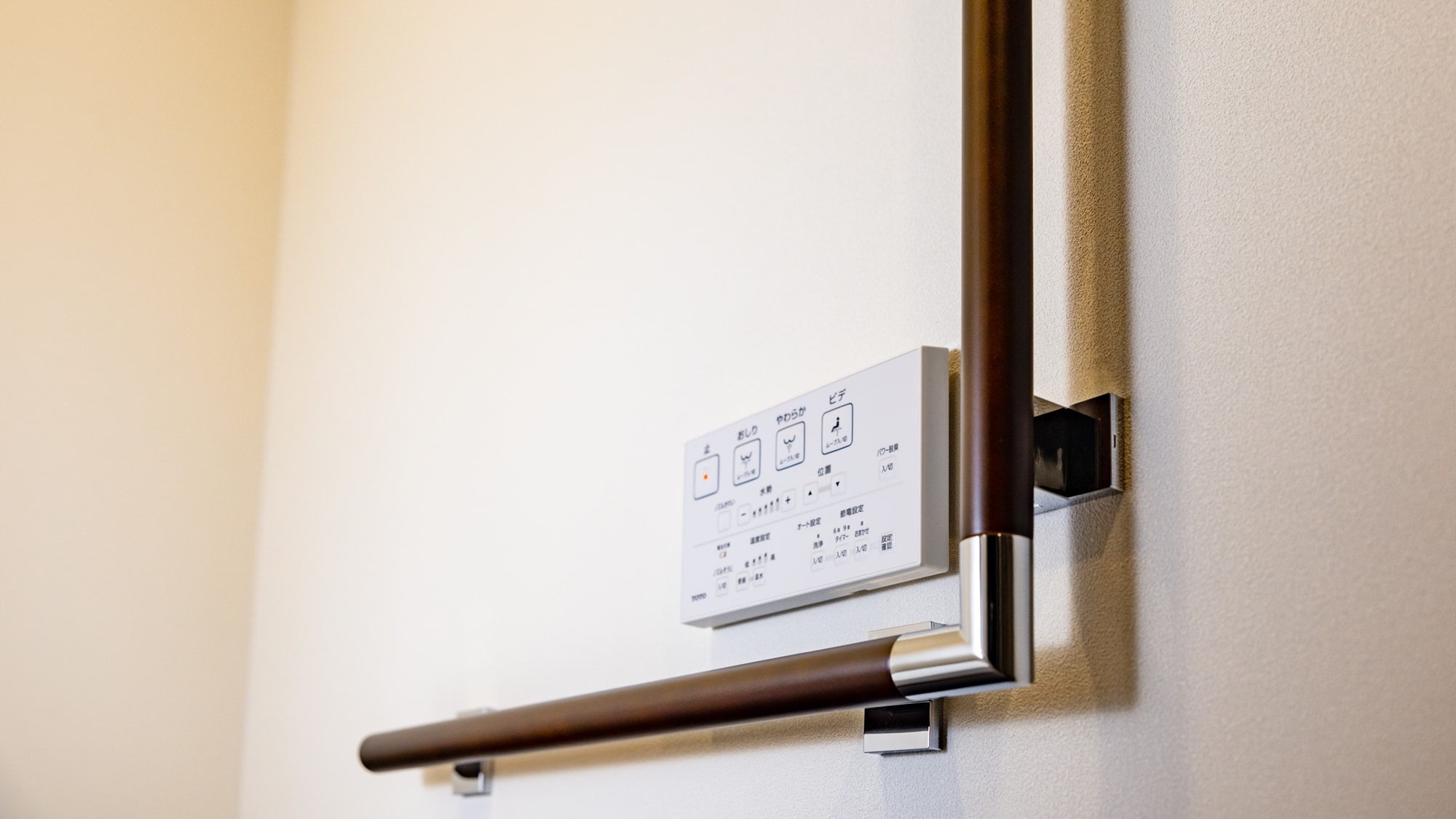 【无障碍双床西式房】厕所内有扶手。