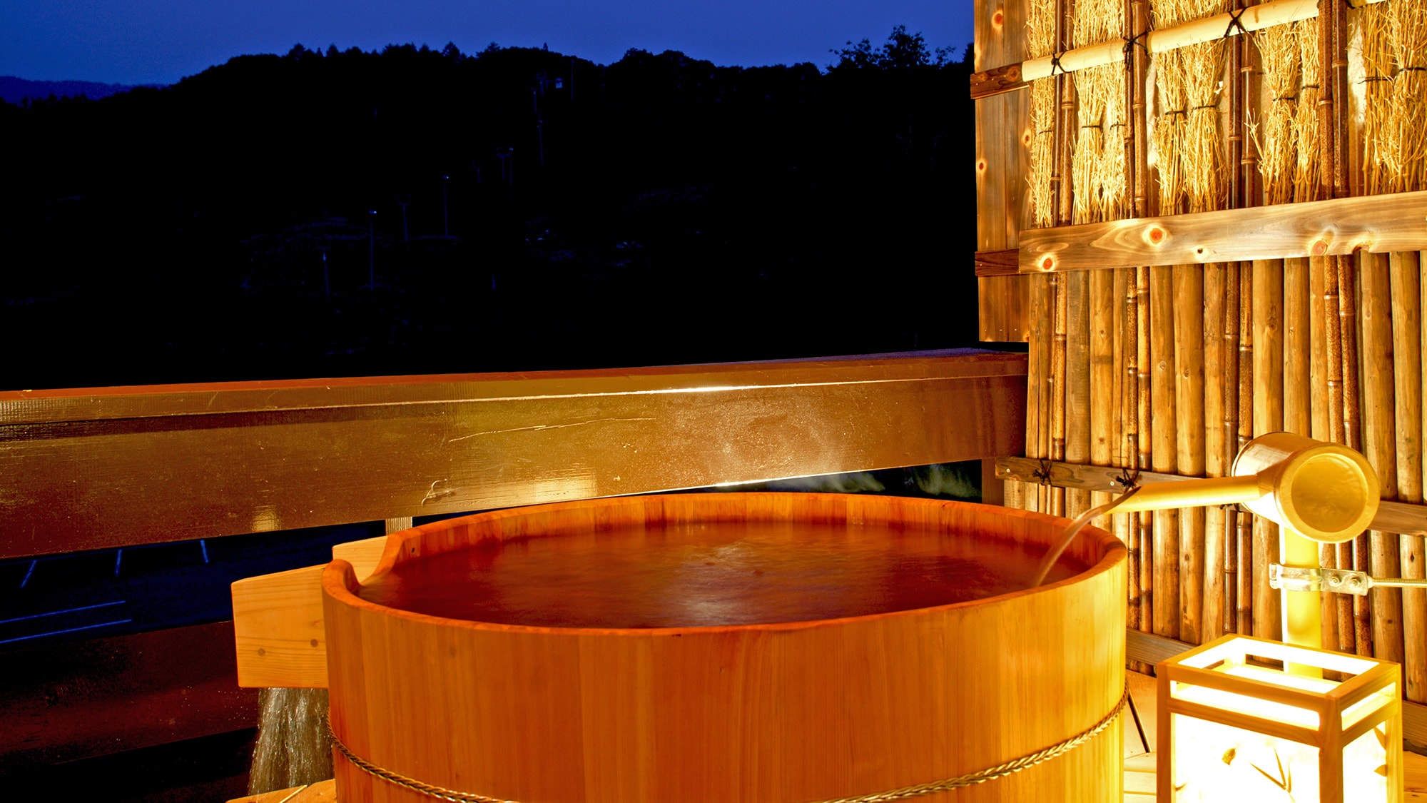 [<Non-smoking> Guest room with open-air bath that flows directly from the source]